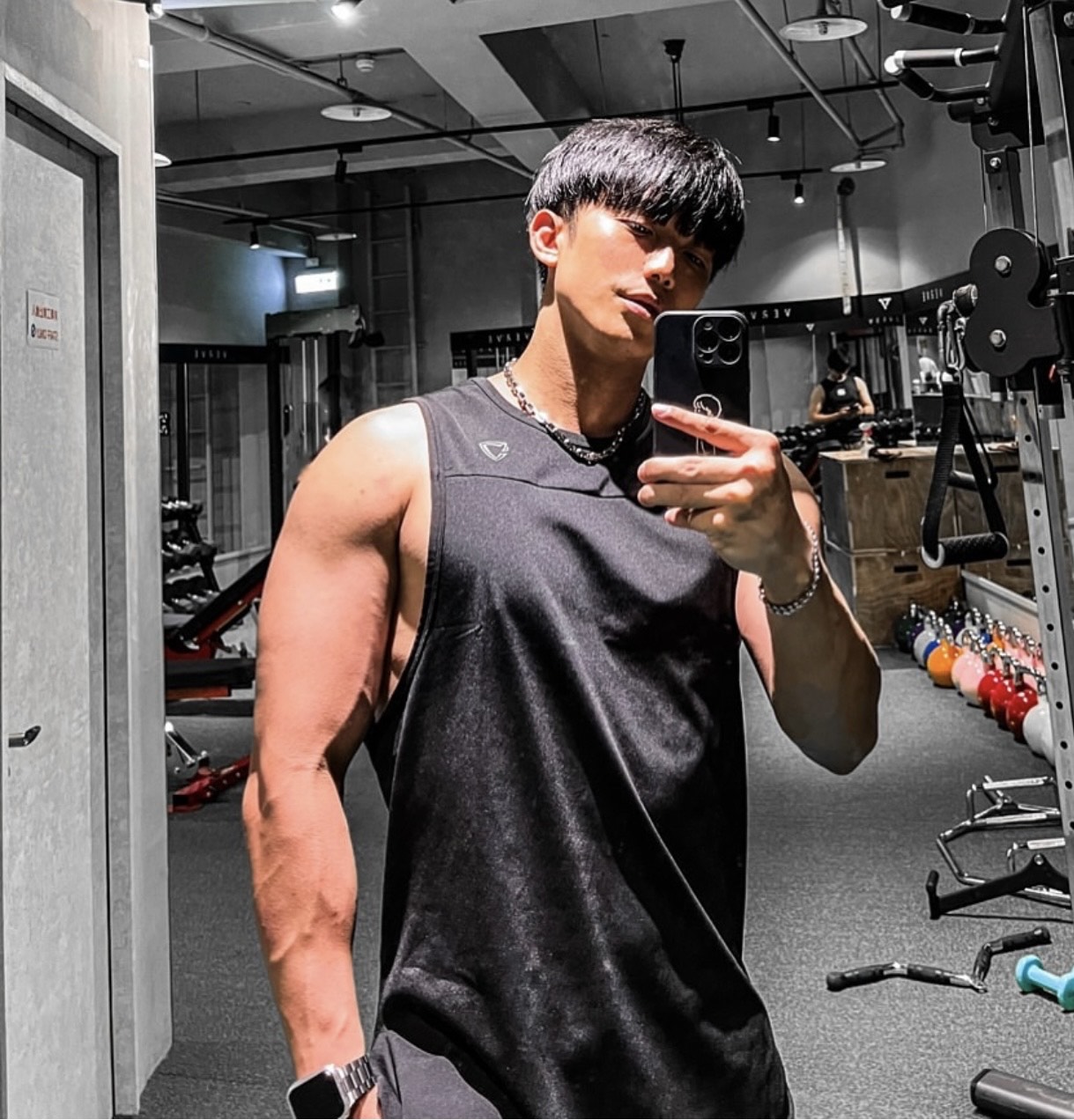婁峻碩堂哥熱愛健身。（翻攝自louhaha_kk IG）