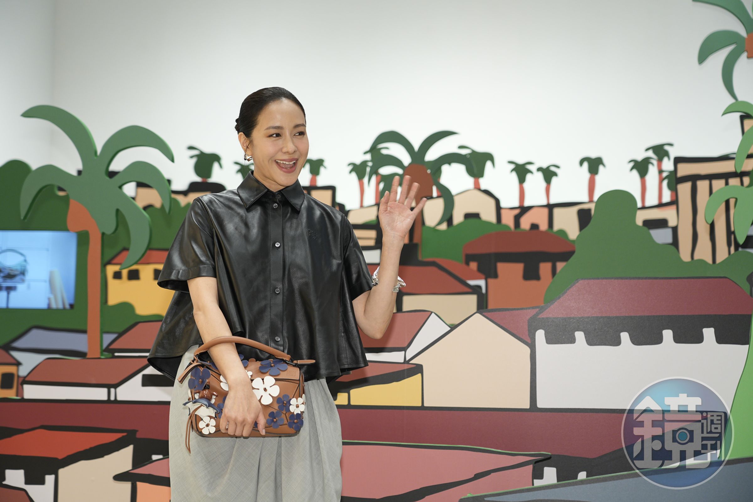 林嘉欣最喜歡背景的藝術家Ken Price創作，認為LOEWE將他的陶盤作為Puzzle靈感概念非常有趣。