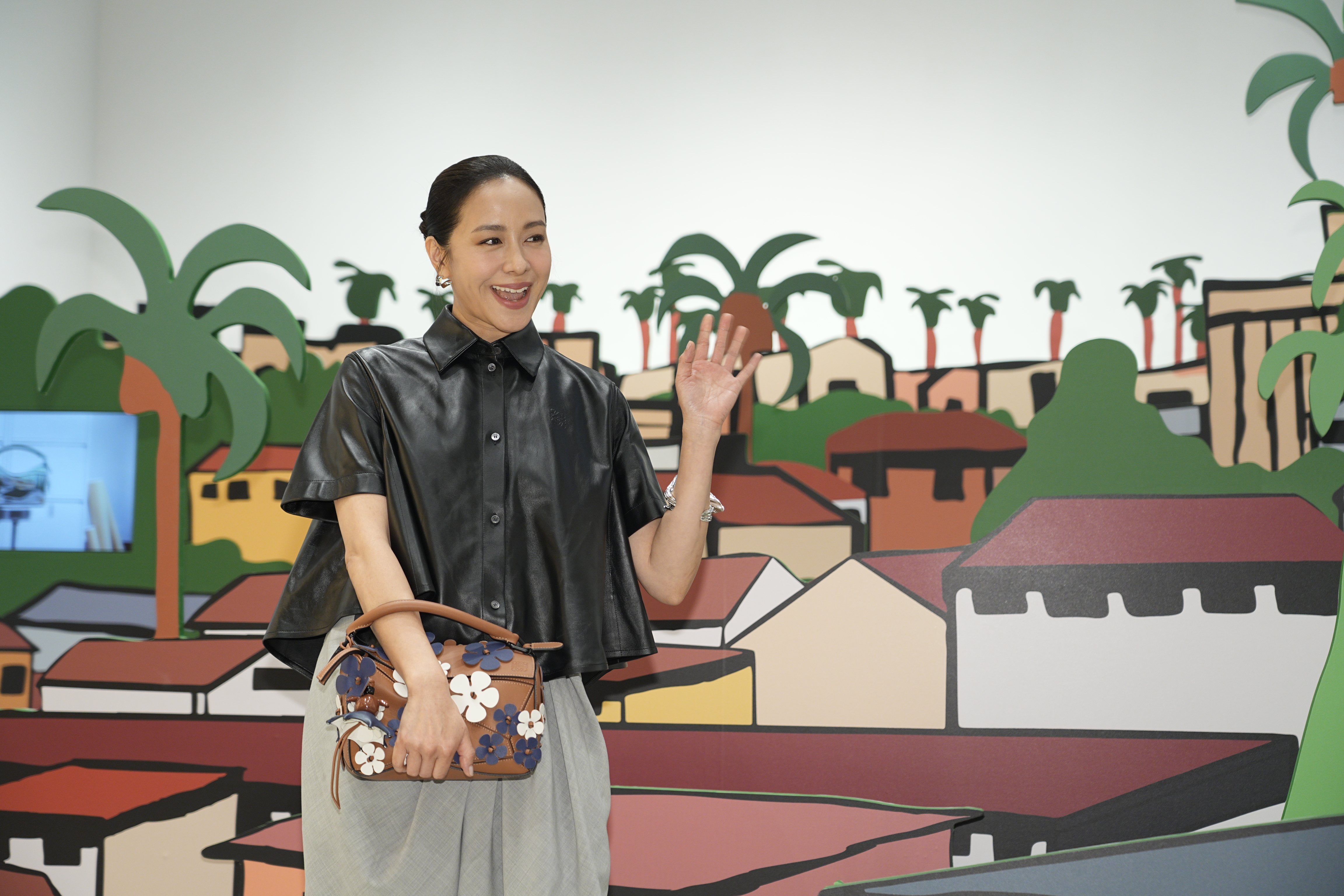 林嘉欣最喜歡背景的藝術家Ken Price創作，認為LOEWE將他的陶盤作為Puzzle靈感概念非常有趣。