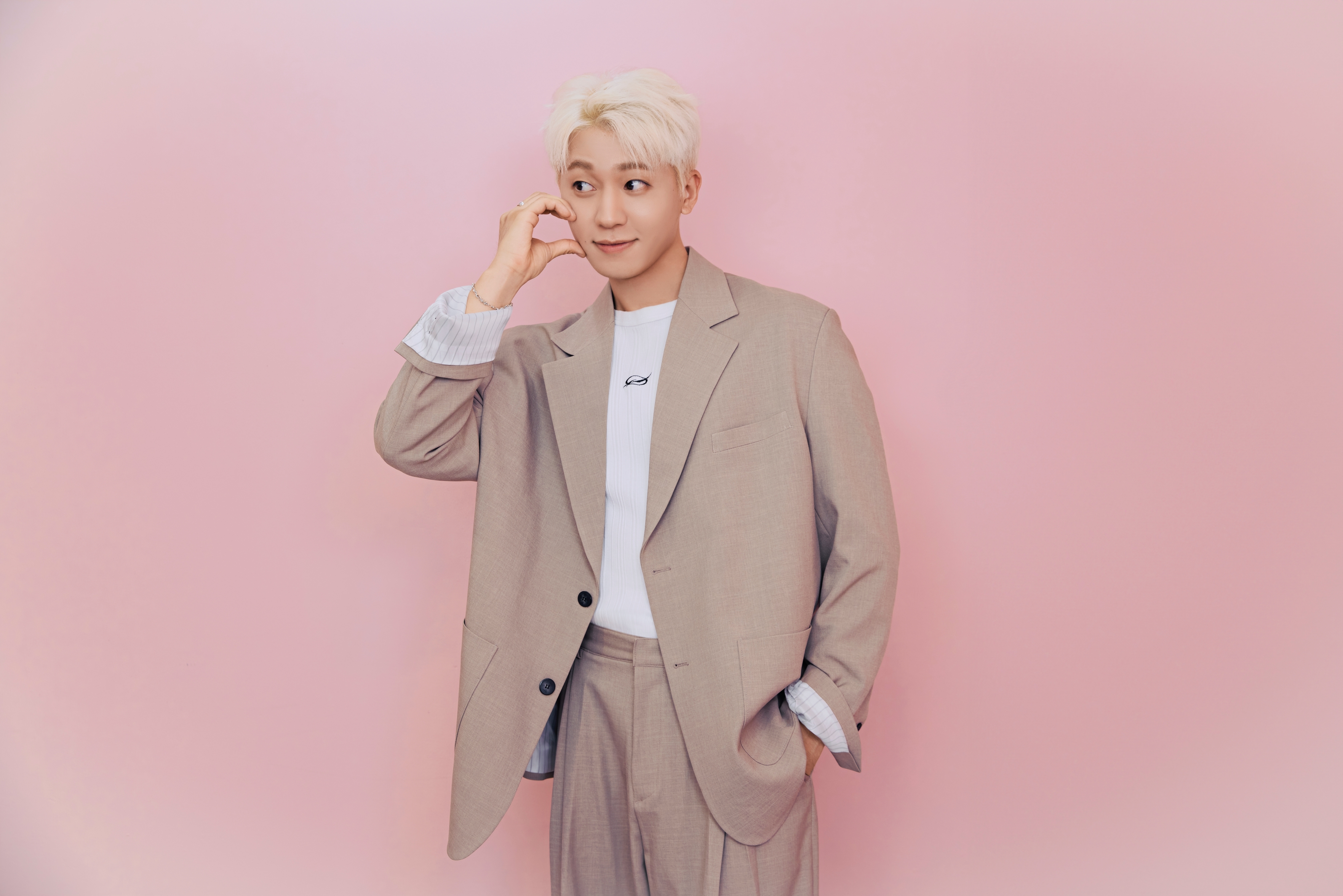 TEEN TOP老么創造染金髮被說像朴敘俊，害羞地直道謝（FU Entertainment、DJB提供）