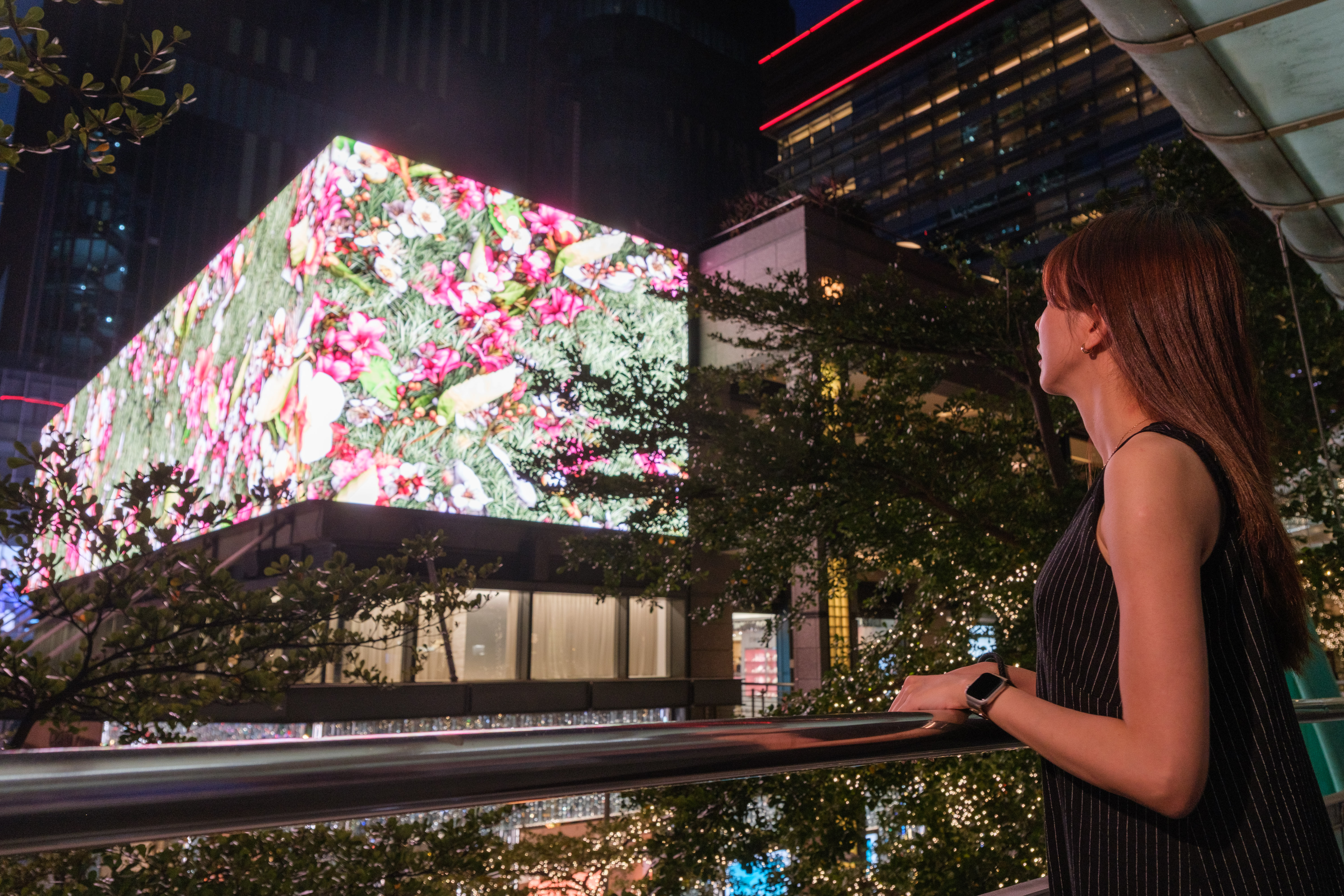 unfolding 《介面的展開》 全台最大戶外曲面LED牆,將城市化身當代藝術展場