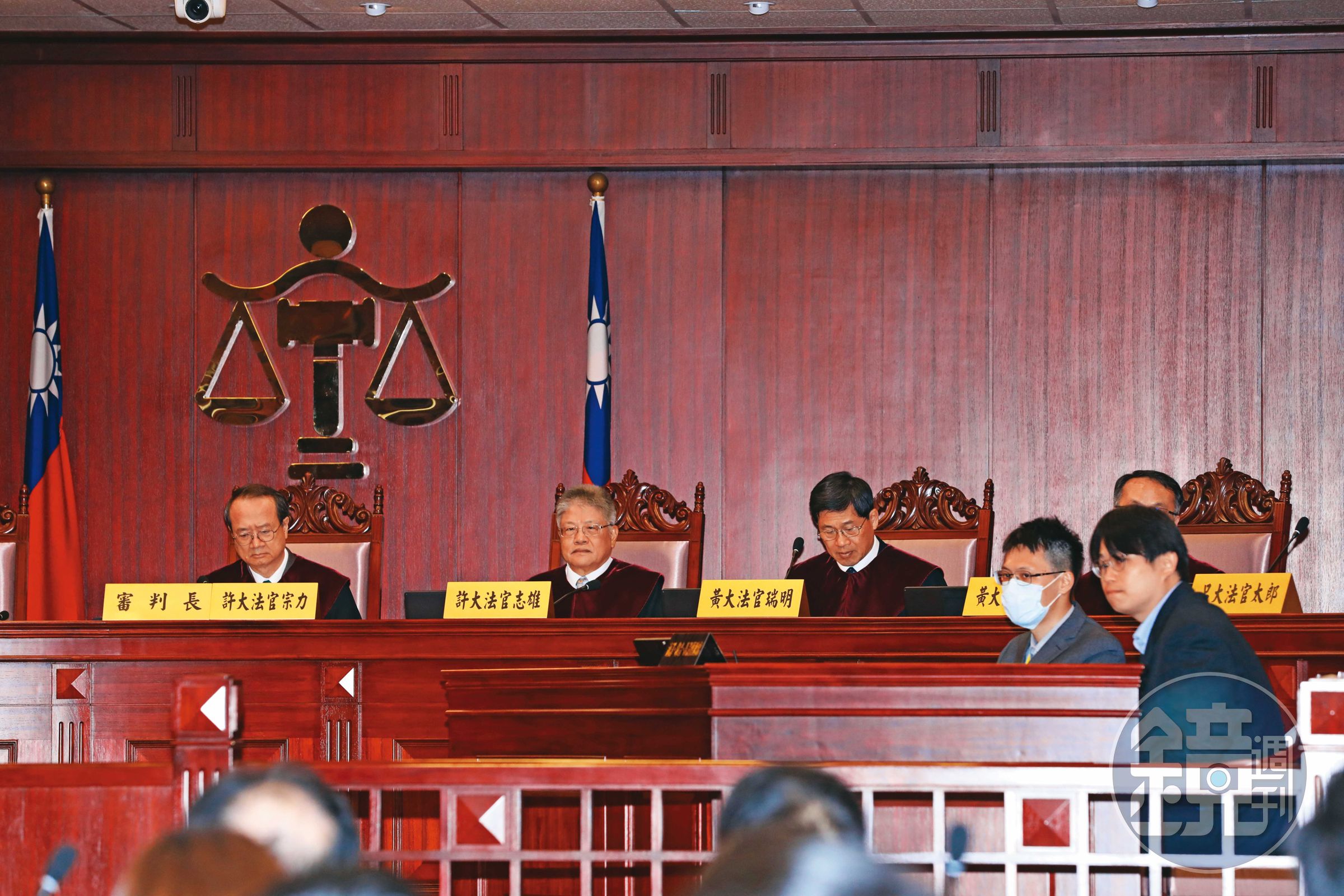 憲法法庭(圖)可審查法律是否違憲,政院或立委若認為國會職權法及錢坑法違憲,可在新法公布實施後向憲法法庭聲請釋憲。