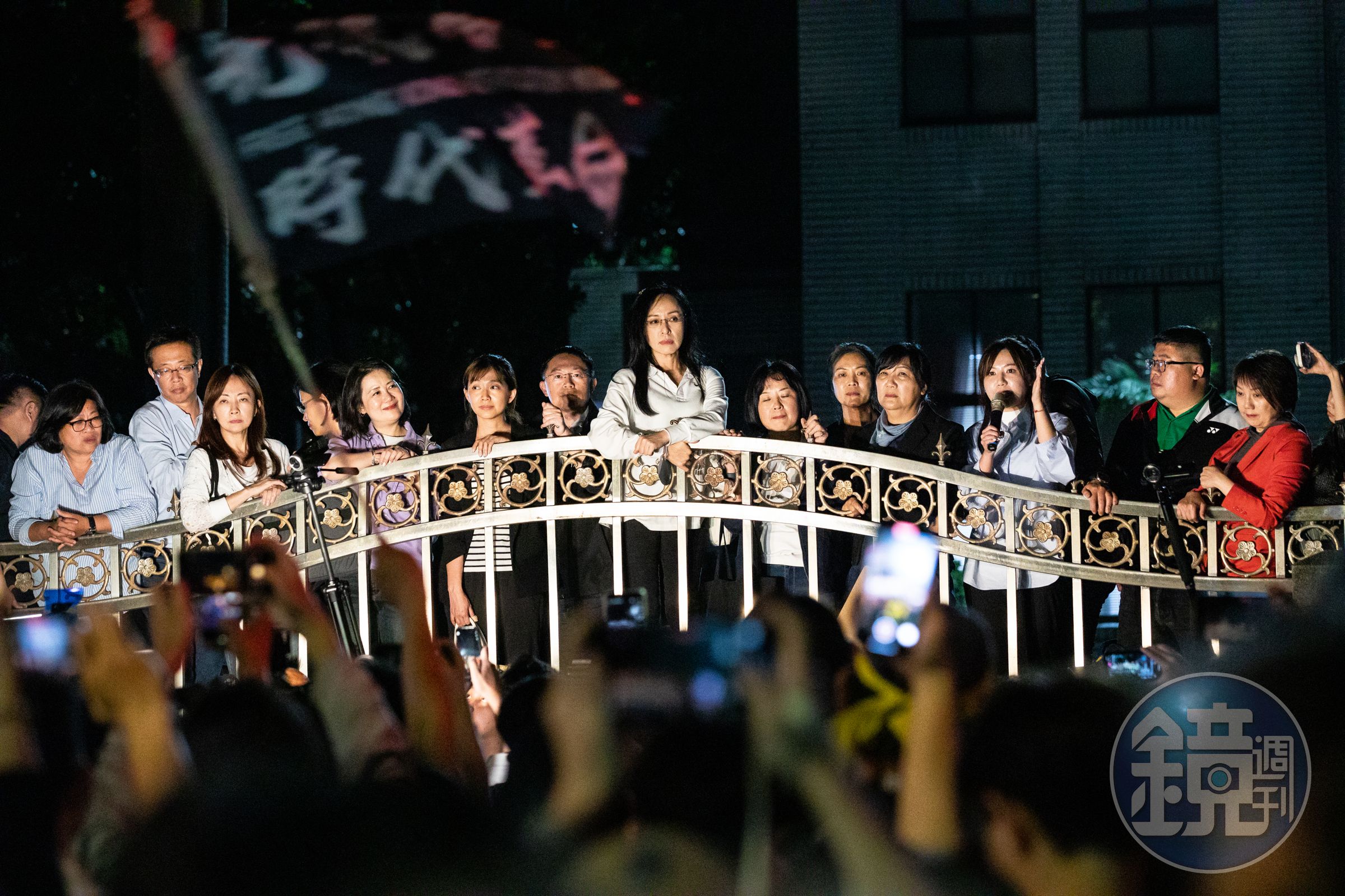 國會改革法案引發一連串抗議行動,綠委們也數度到場外聲援青鳥行動。