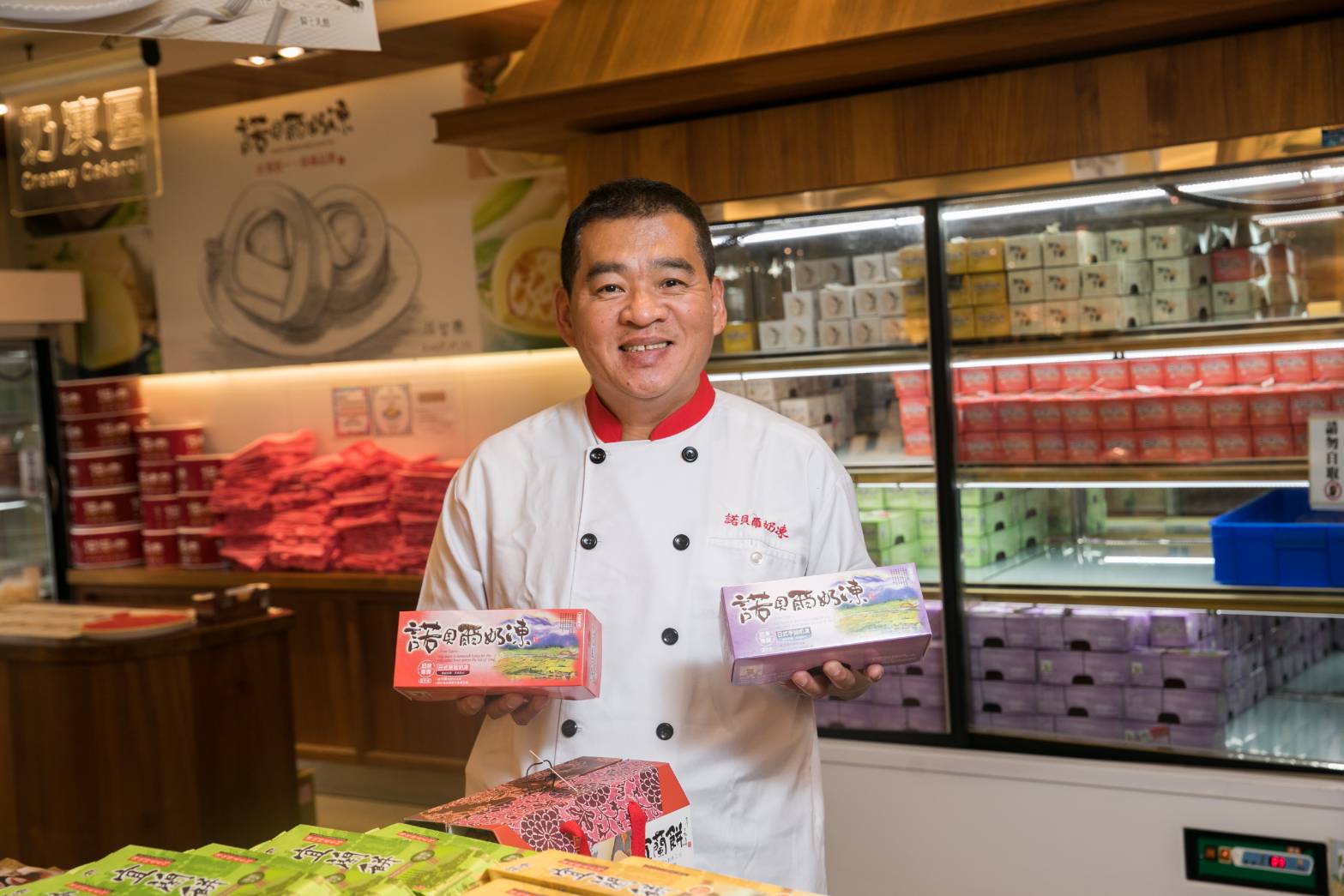 諾貝爾原本只是在地麵包店，老闆張智聰首創研發出奶凍捲後，爆紅為全台知名的伴手禮店。