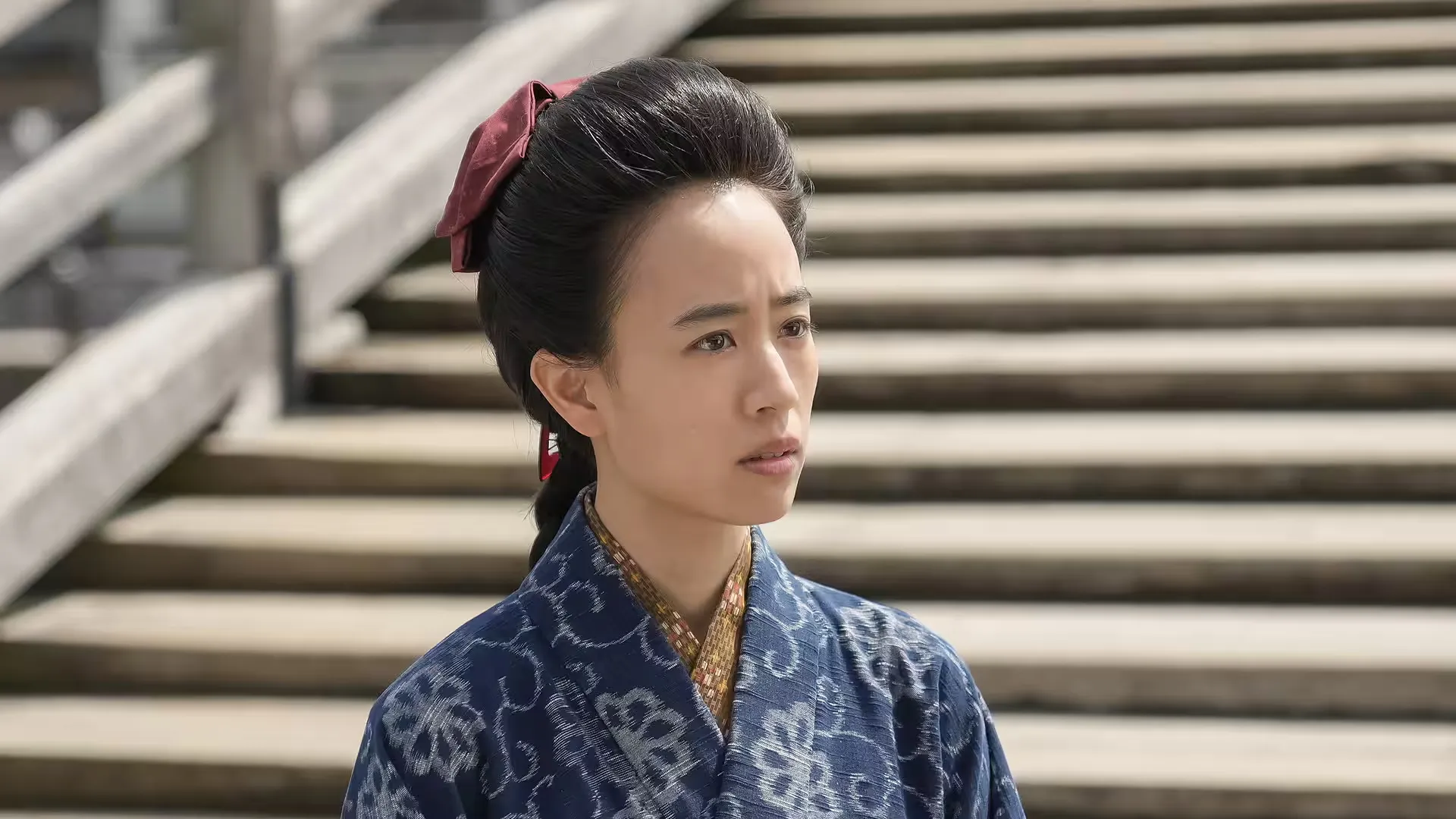 《花朵盛開》石橋靜河飾演小說家「葉野珠」。（翻攝自NHK官網）