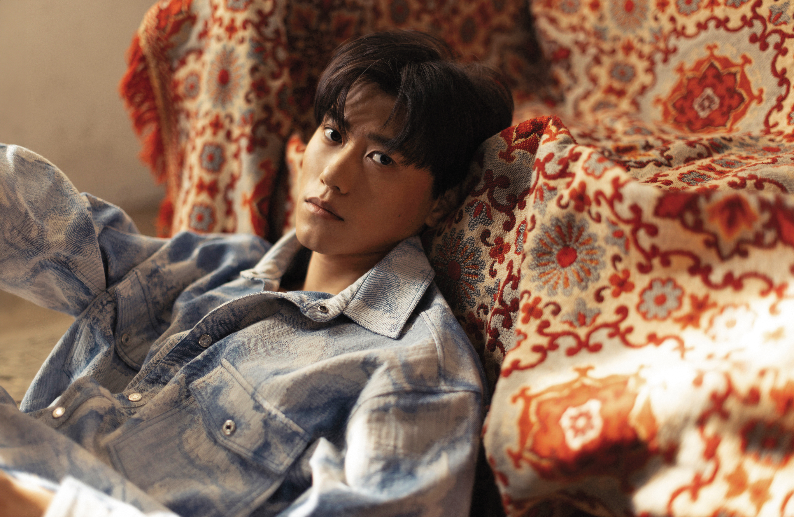 邱宇辰首演BL劇，除了努力演出一個盡職兄長，大尺度床戲也自在應對，「很難得，親熱戲演得很自然。」