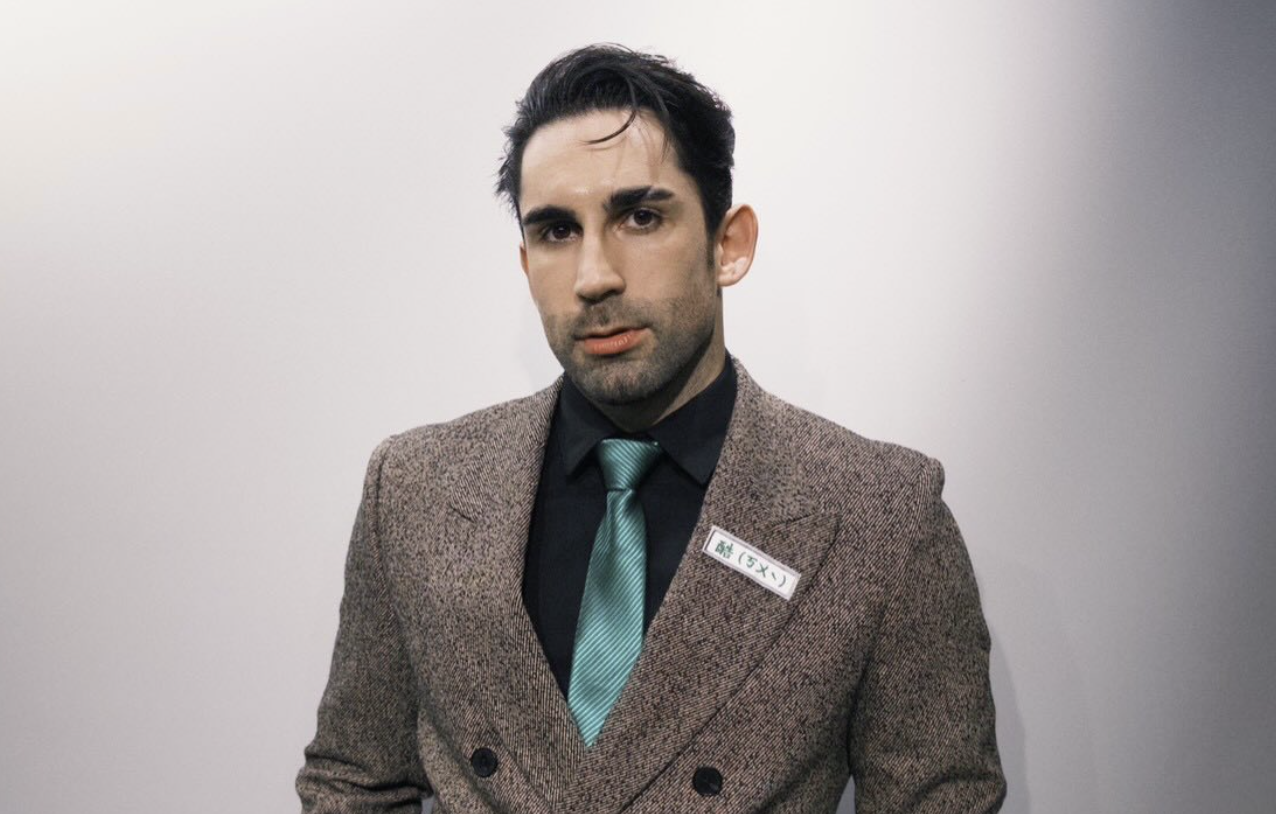 法國網紅酷（Ku）近日釋出徵才資訊，指團隊正在尋找企劃／經紀助理，而他也在下方資訊處特別丟出連續3句「玻璃心者不適合」。（翻攝自酷的夢臉書粉專）