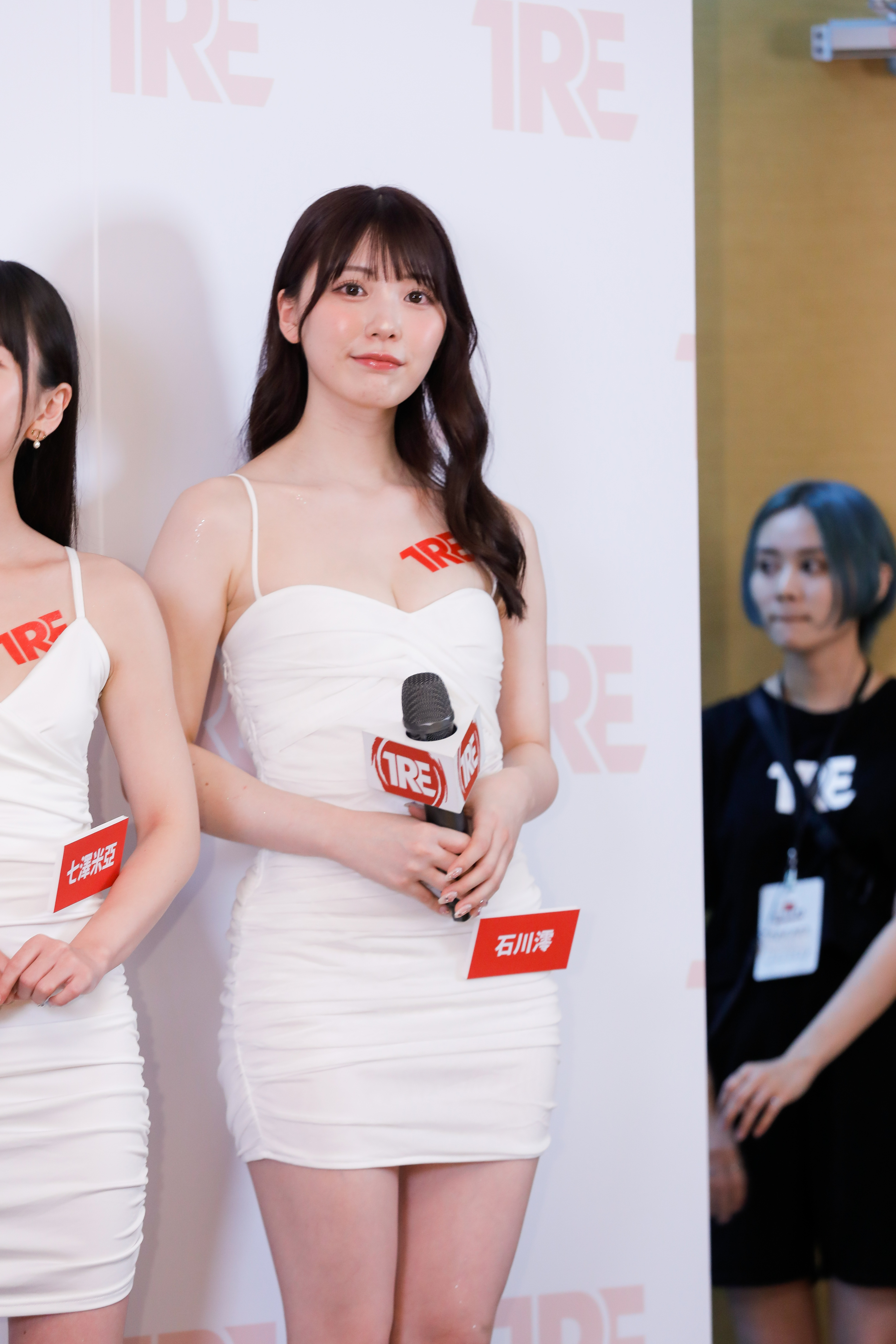 石川澪昨天特地做了新的美甲，笑認要與粉絲見面很緊張。
