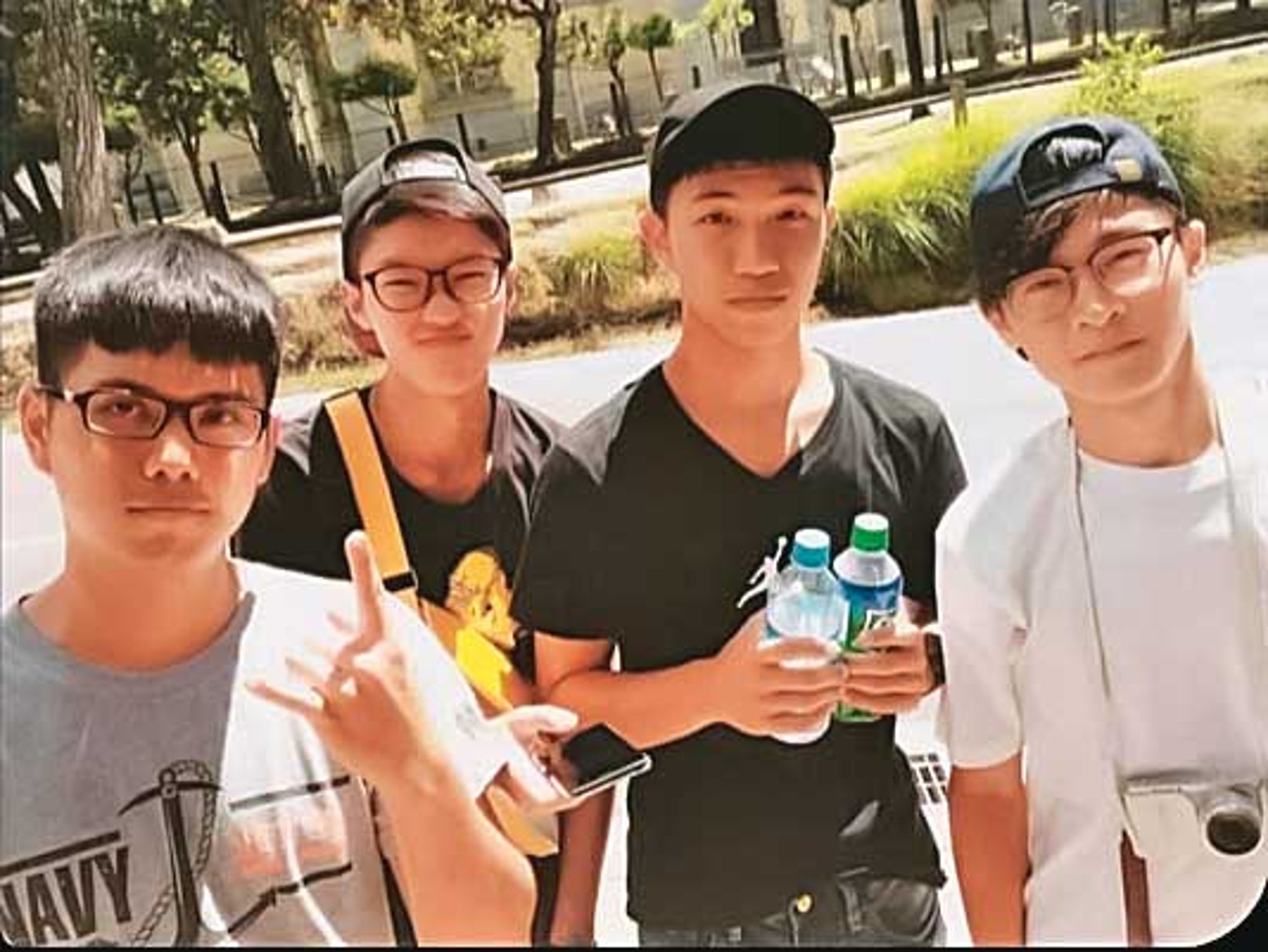 涉詐律師張作詮（左起）、被詐騙集團冒用名義的郭源安律師、發覺律師涉案進行偵辦的台北地檢署檢察官郭宣佑、幫詐團藏錢及送錢的橋頭地院法官石育恩，2017年是政大法律室友。（讀者提供）