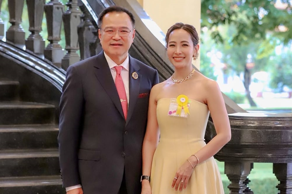 阿努廷與年輕20歲的「女神」塔納農結婚。（翻攝自jaa.thananon IG）