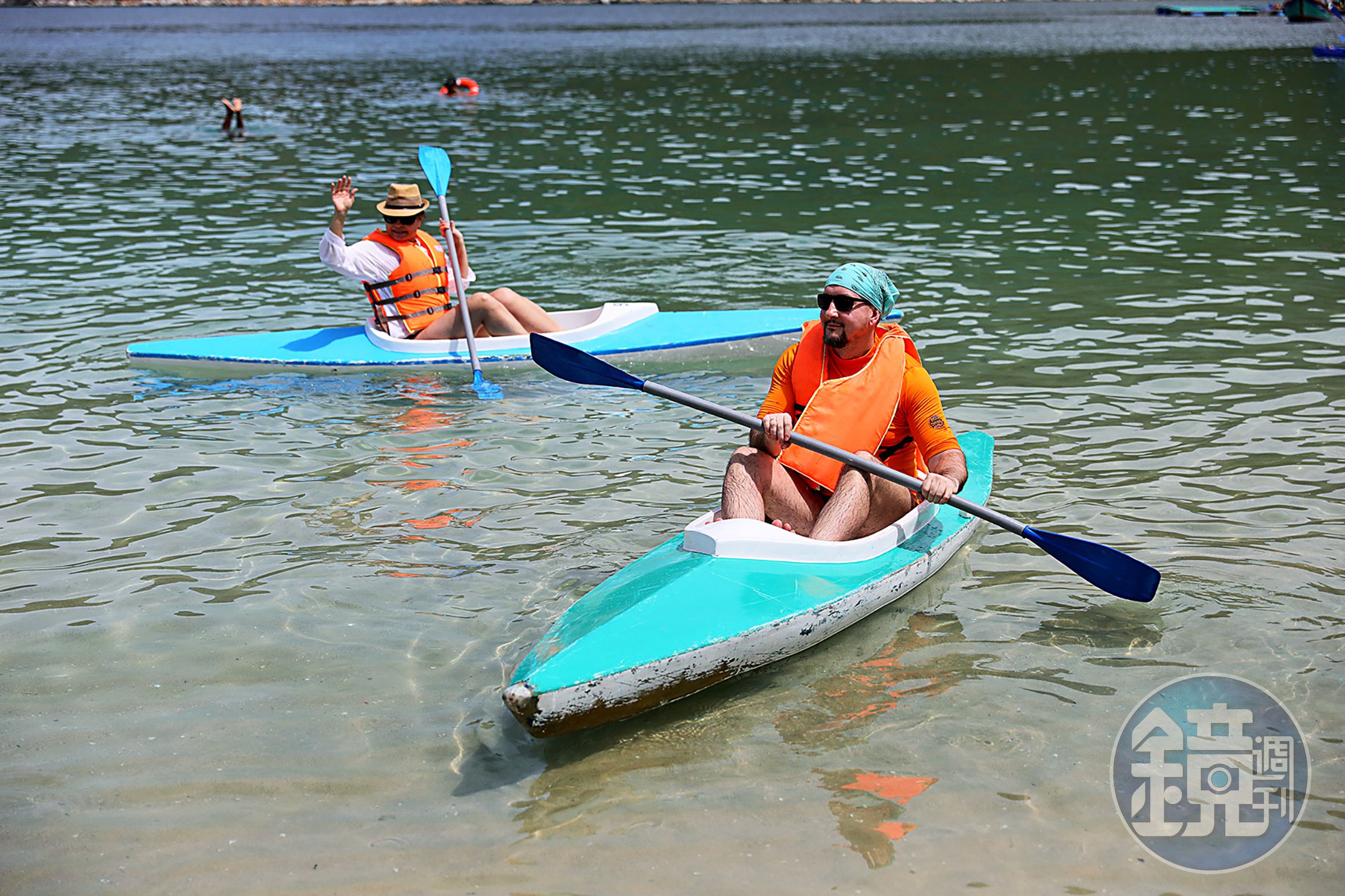 情人島上提供浮潛用具、獨木舟、釣魚等設施，讓登島遊客免費使用。