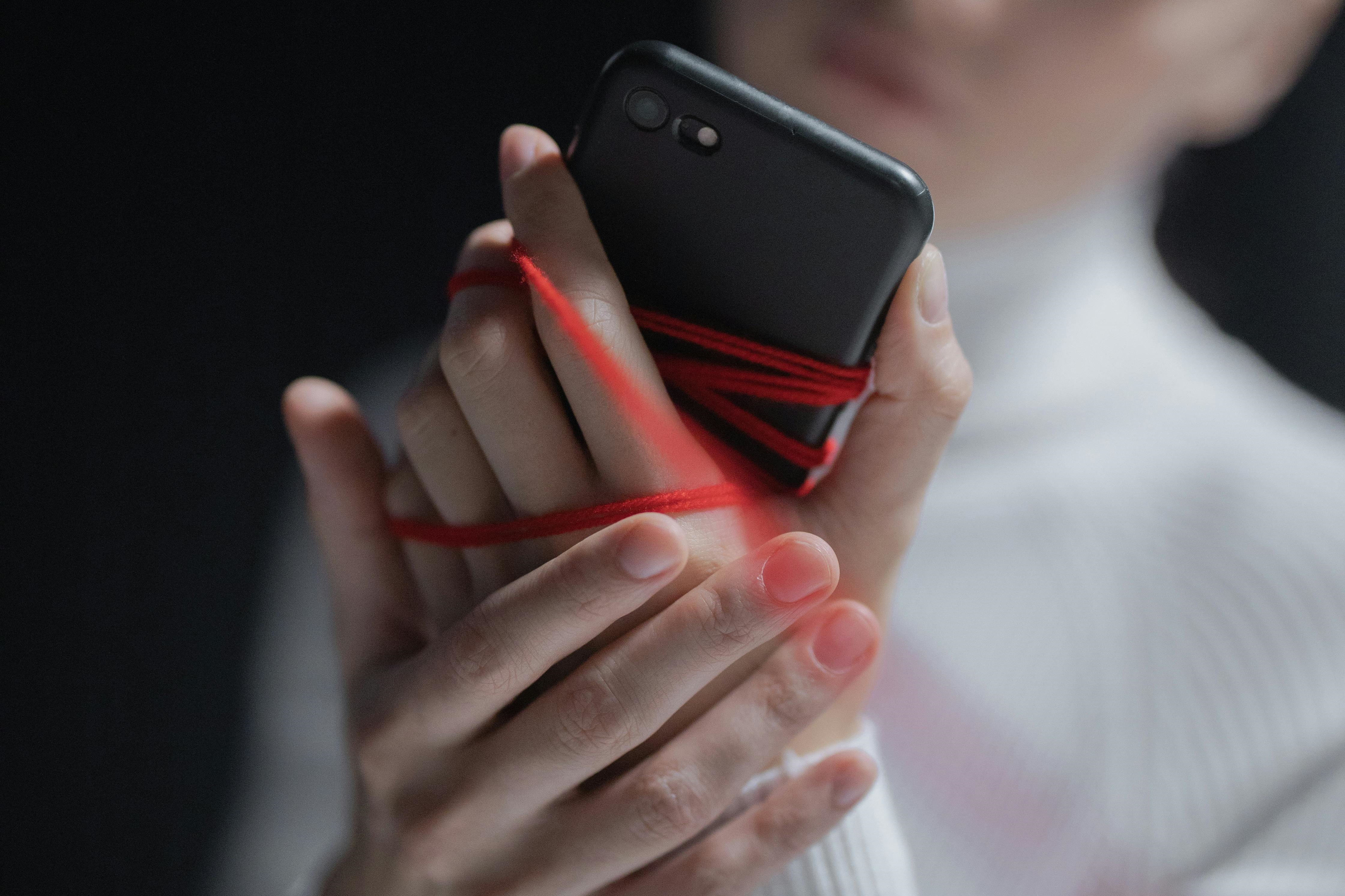 南韓國務會議通過修正案，未來非法簡訊發送者及疏於防範的相關業者，最高恐面臨年度相關營收6%巨額罰金，且所有非法獲利都將被強制沒收或追繳。（pexels提供）