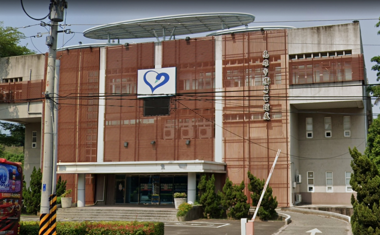 高雄殯葬處爆出職員收紅包「插隊燒大體」弊案，檢方起訴14人，恐釀喪家領錯骨灰風暴。（翻攝自google maps）