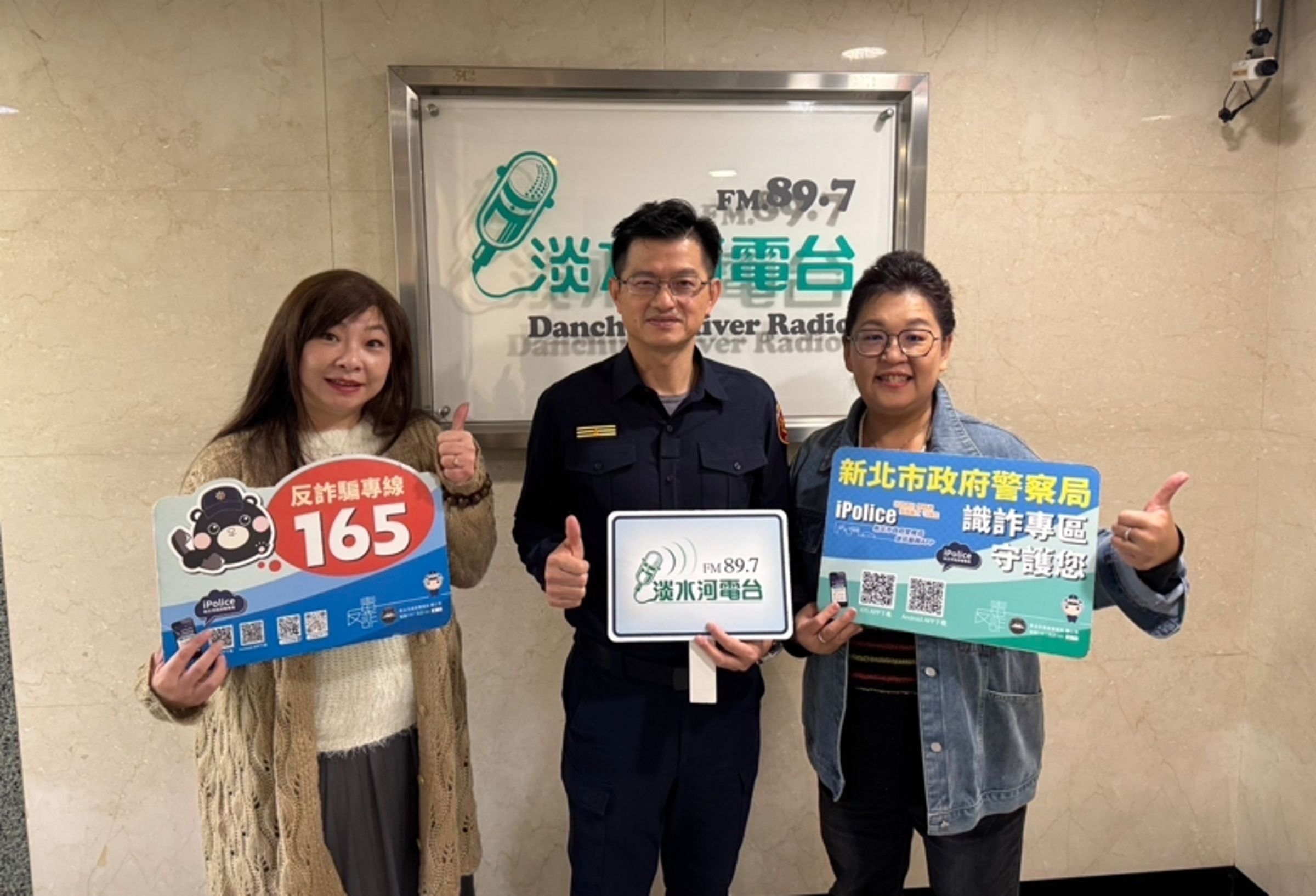 海山分局長陳保緒今(17)日接受電臺邀請,前往進行反詐宣導。(海山分局提供)