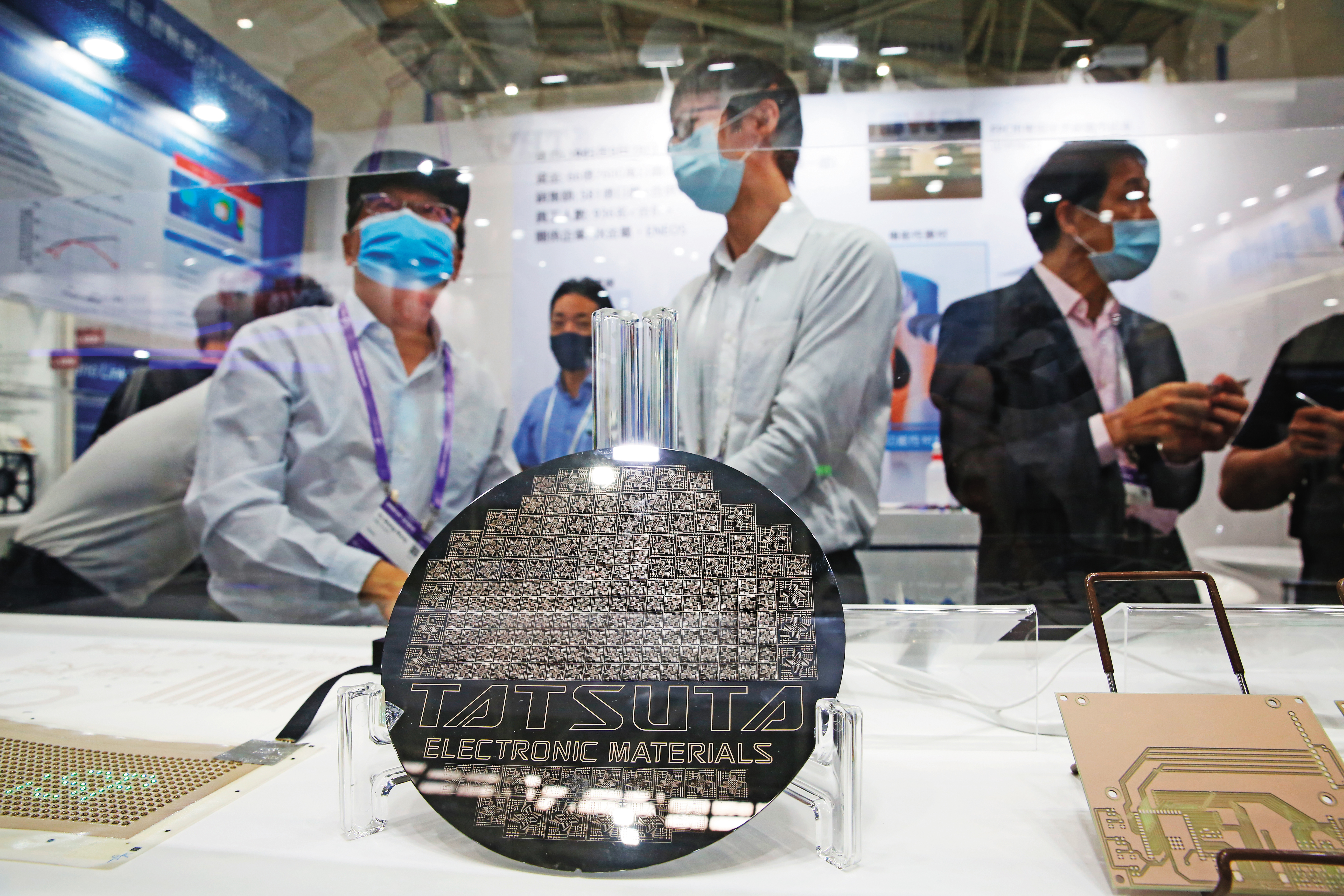 科技產業如人工智慧等需求相對明朗，但智慧型手機或汽車則需較為小心。