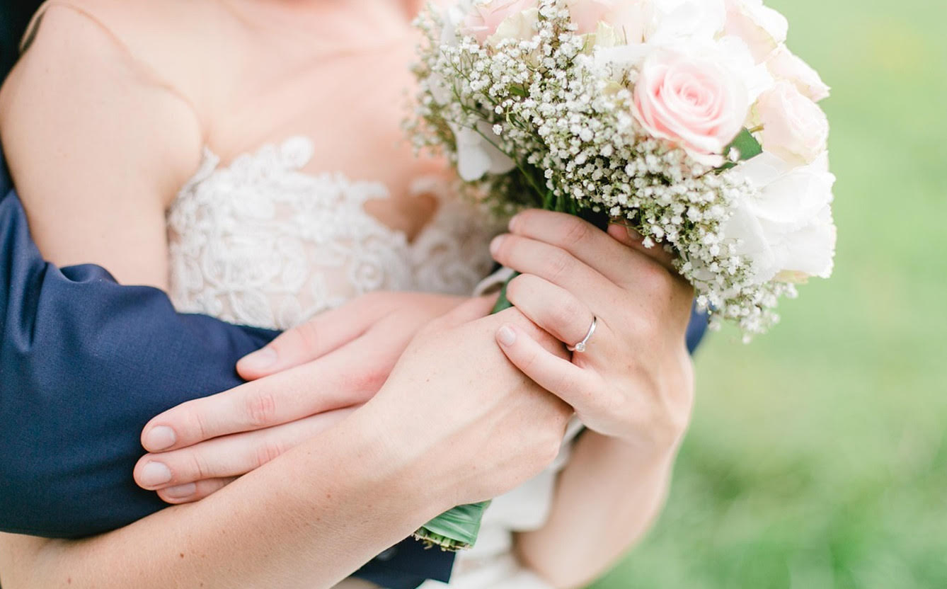 路女為還賭債,竟利用假結婚騙取131萬,並捲款潛逃。(示意圖,Pixabay)