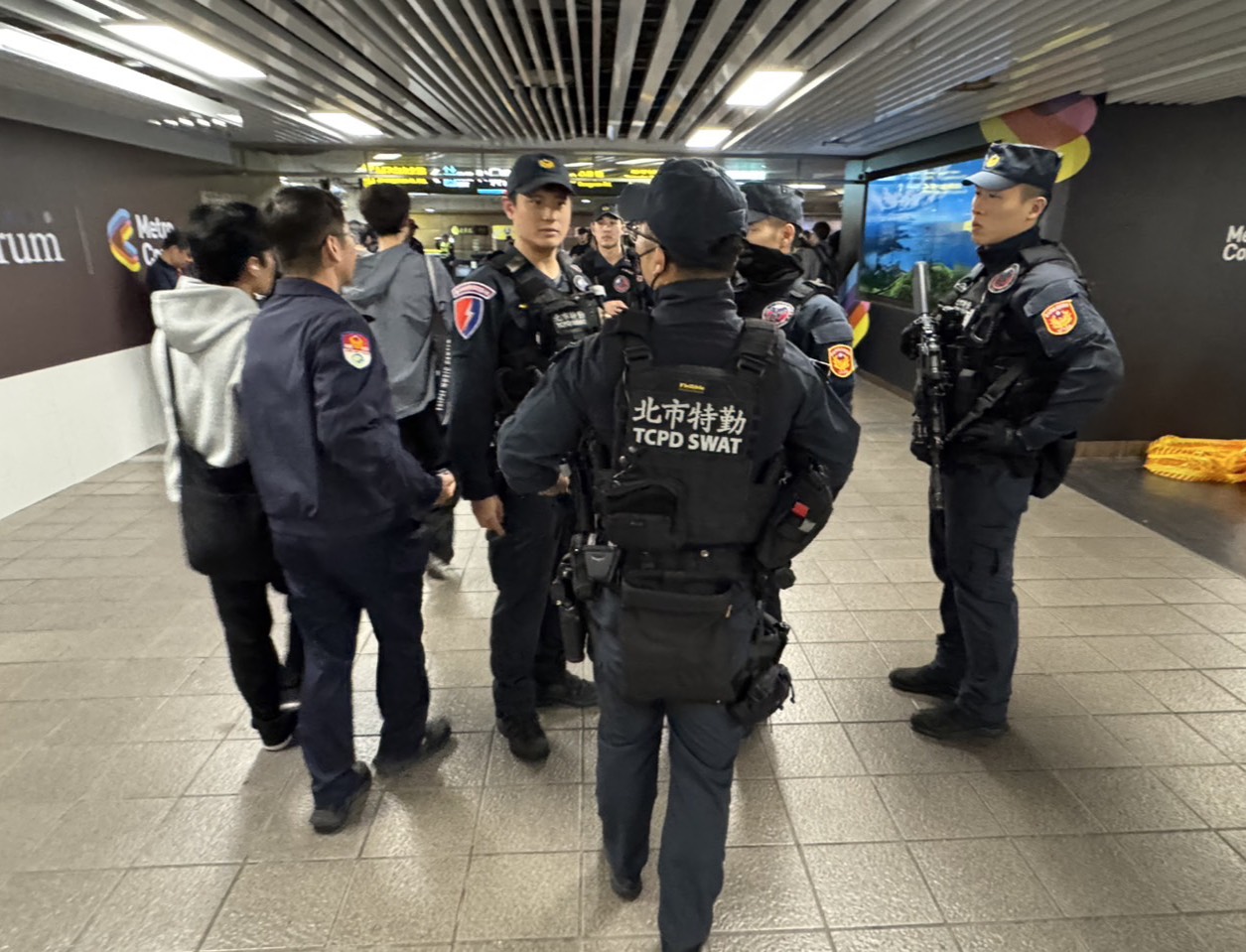 捷運古亭站傳有乘客吼叫引起吼慌,警方獲報上車查看,發現是有人喝醉,確認沒有安全疑慮,圖為示意圖。(捷運警察提供)