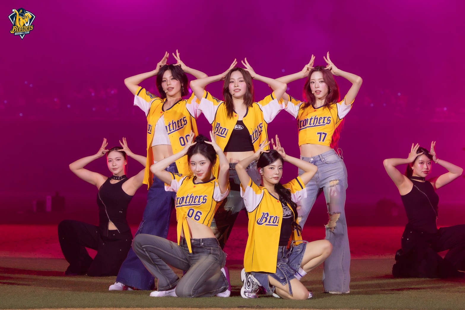 超人氣韓國女團ITZY昨（2日）昨應中信兄弟球團之邀擔任大巨蛋開球嘉賓並帶來精采演出。（中信兄弟提供）