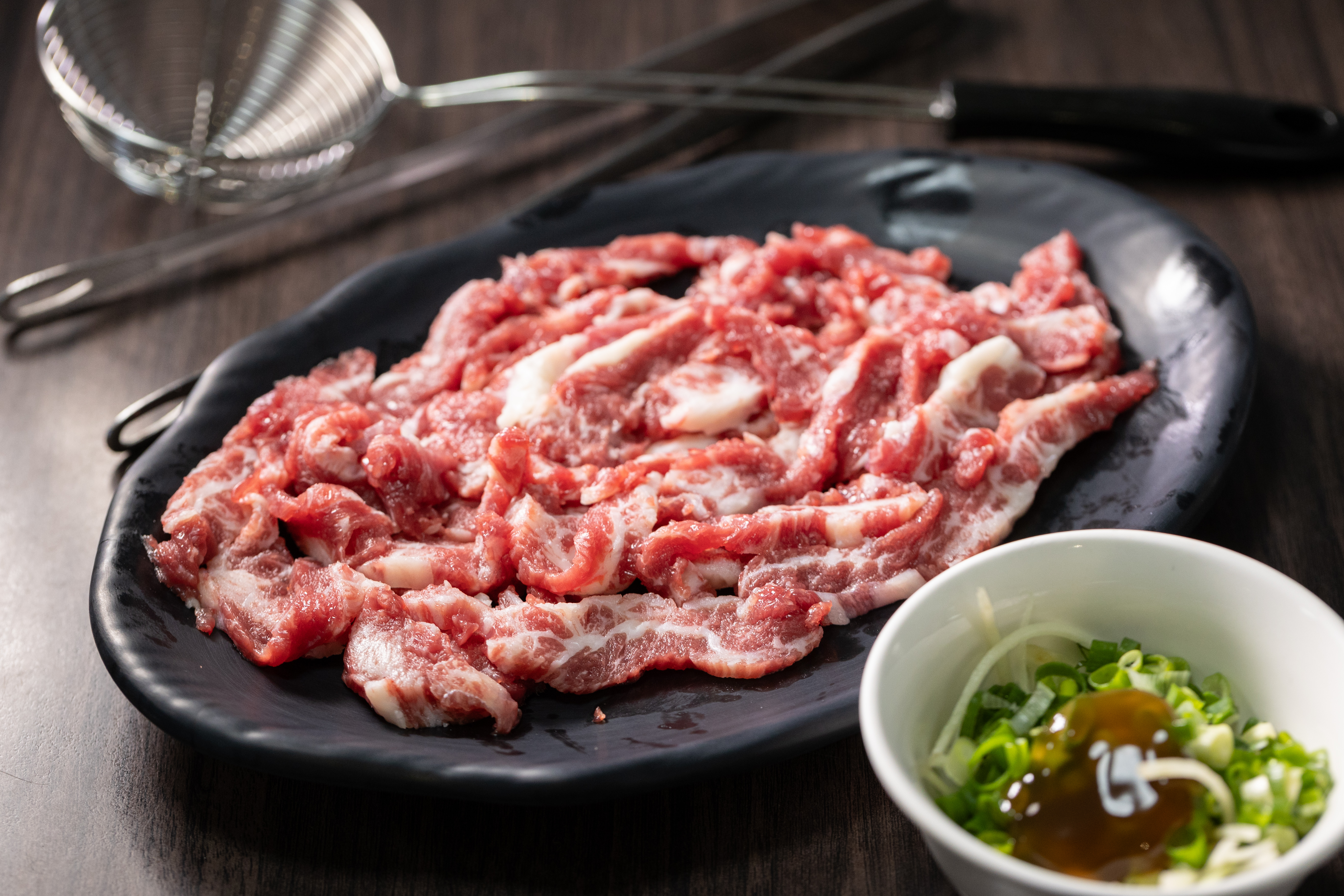 「肚子肉」脂肪較集中，主打鮮嫩路線。（300元／小份、550元／大份）
