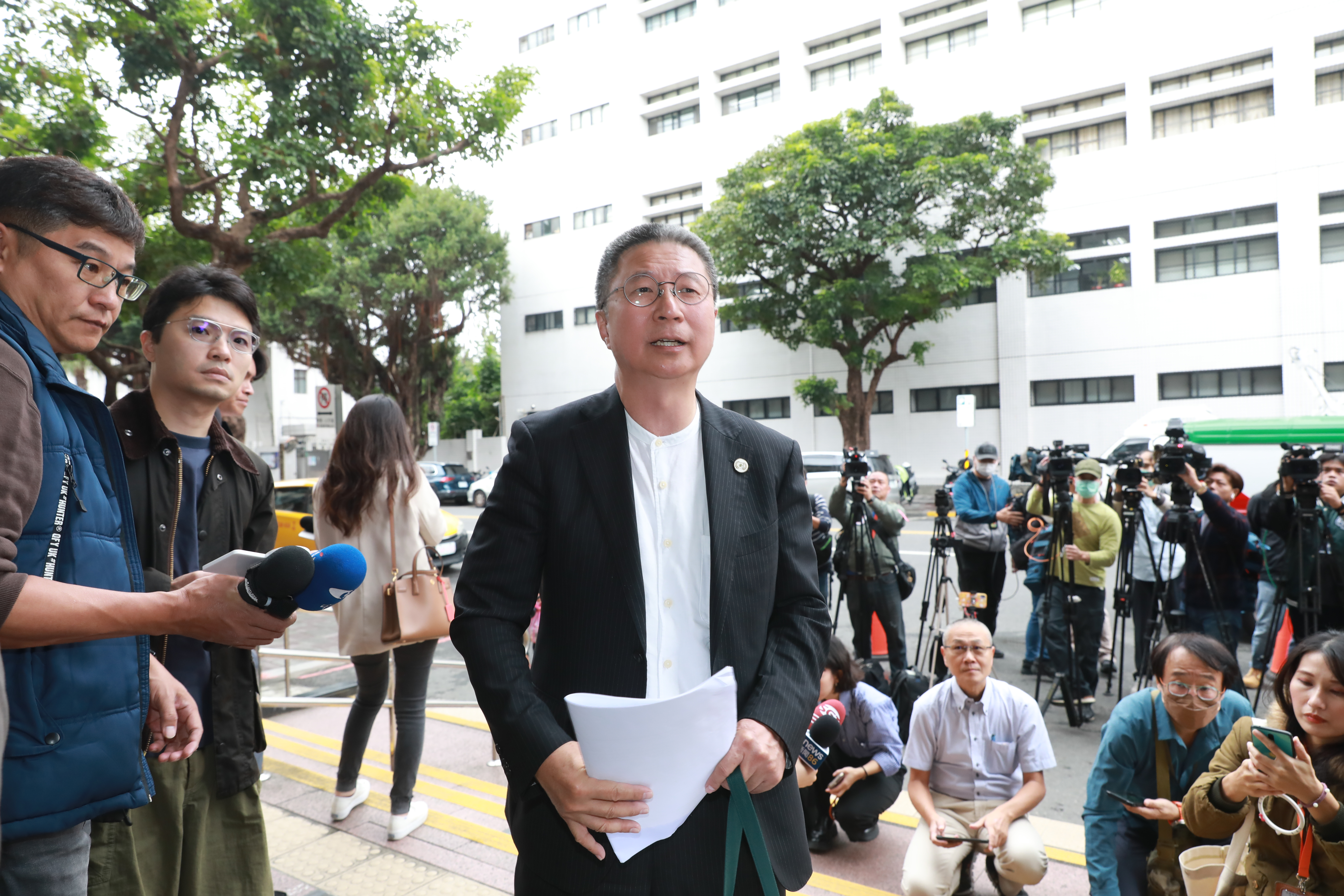  前海軍顧問郭璽（圖）指國民黨立委馬文君，涉嫌將國造潛艦「海鯤號」資料外洩，今首赴高檢署說明案情。