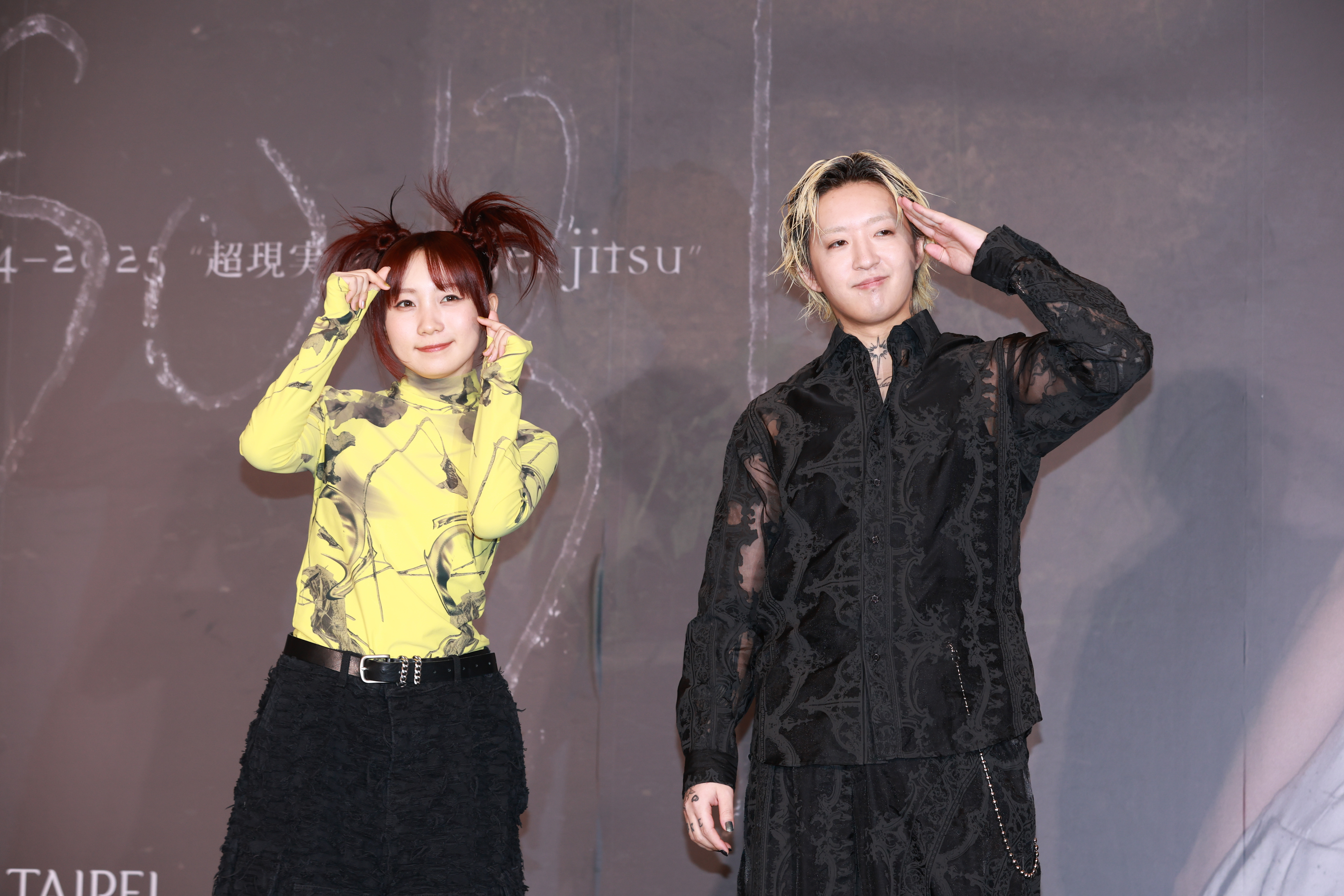 YOASOBI的Ikura(左)、Ayase感謝台灣歌迷積極向大家推薦才讓他們有機會在台灣開唱。
