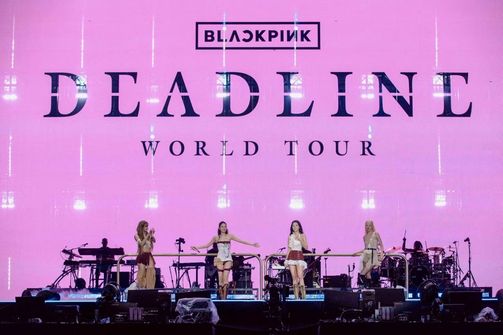 BLACKPINK兩場演唱會吸引近8萬人朝聖,包括KPOP許多藝人都到場共襄盛舉。(網路圖片)