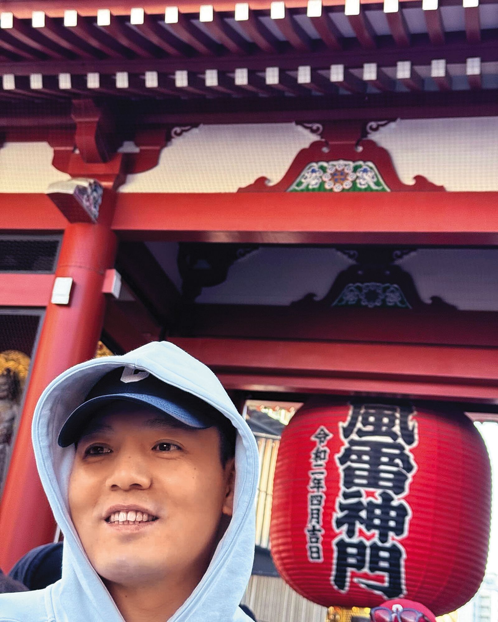 春風自己也忍不住自拍，刻意不同框露餡。（翻攝自春風IG）
