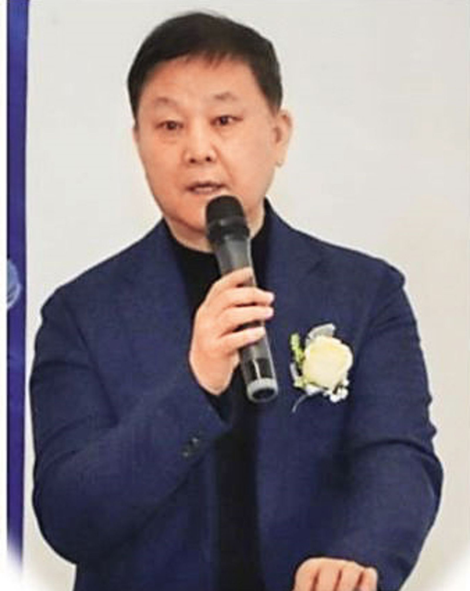 新華泰富(左圖)大股東韓軍然(上圖,和創國際提供)遭爆是共產黨員,在中國、香港都有公司