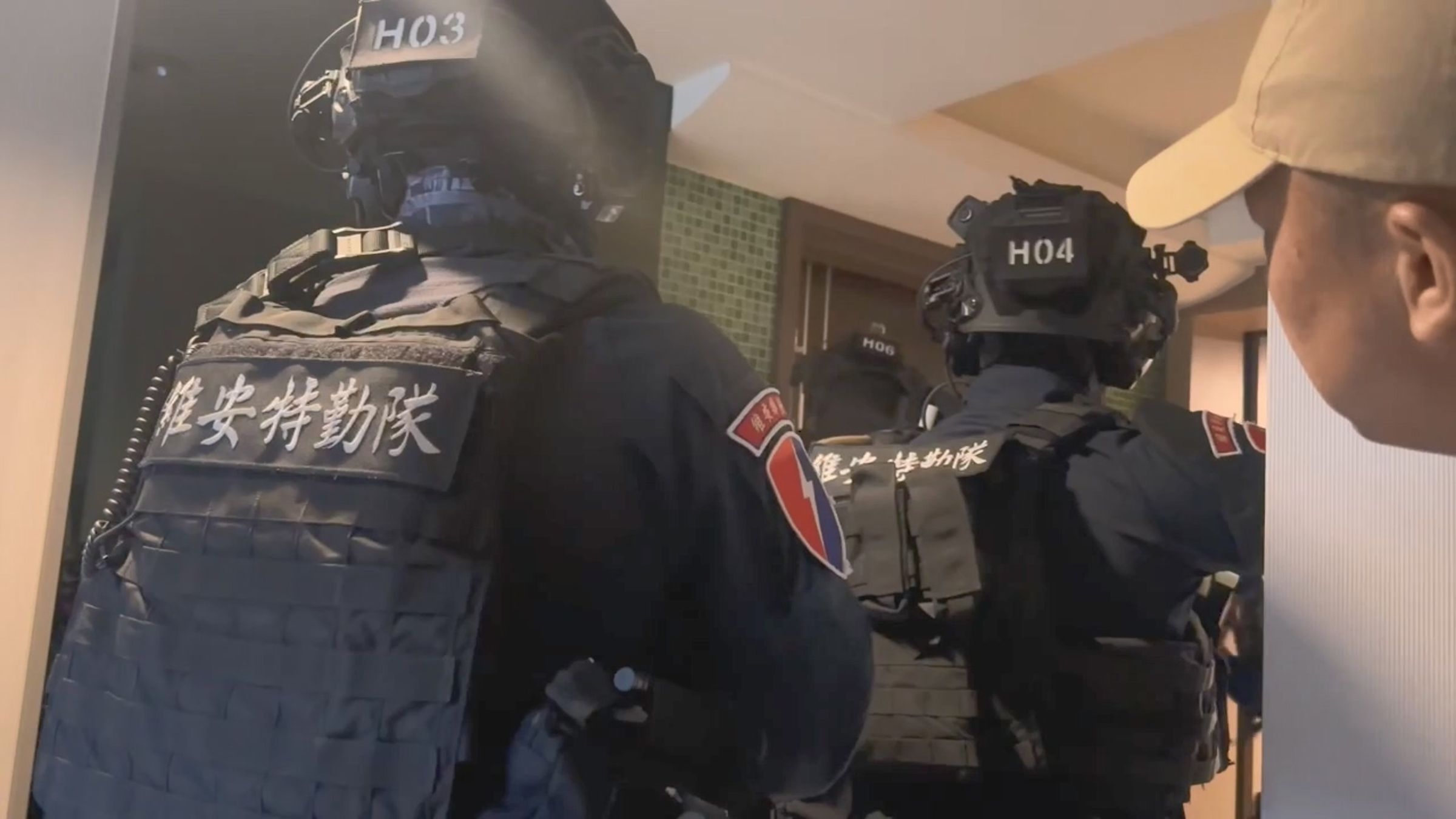 家屬報警處理,警於同日晚間在某賓館先將2名被害人救出。(翻攝畫面)