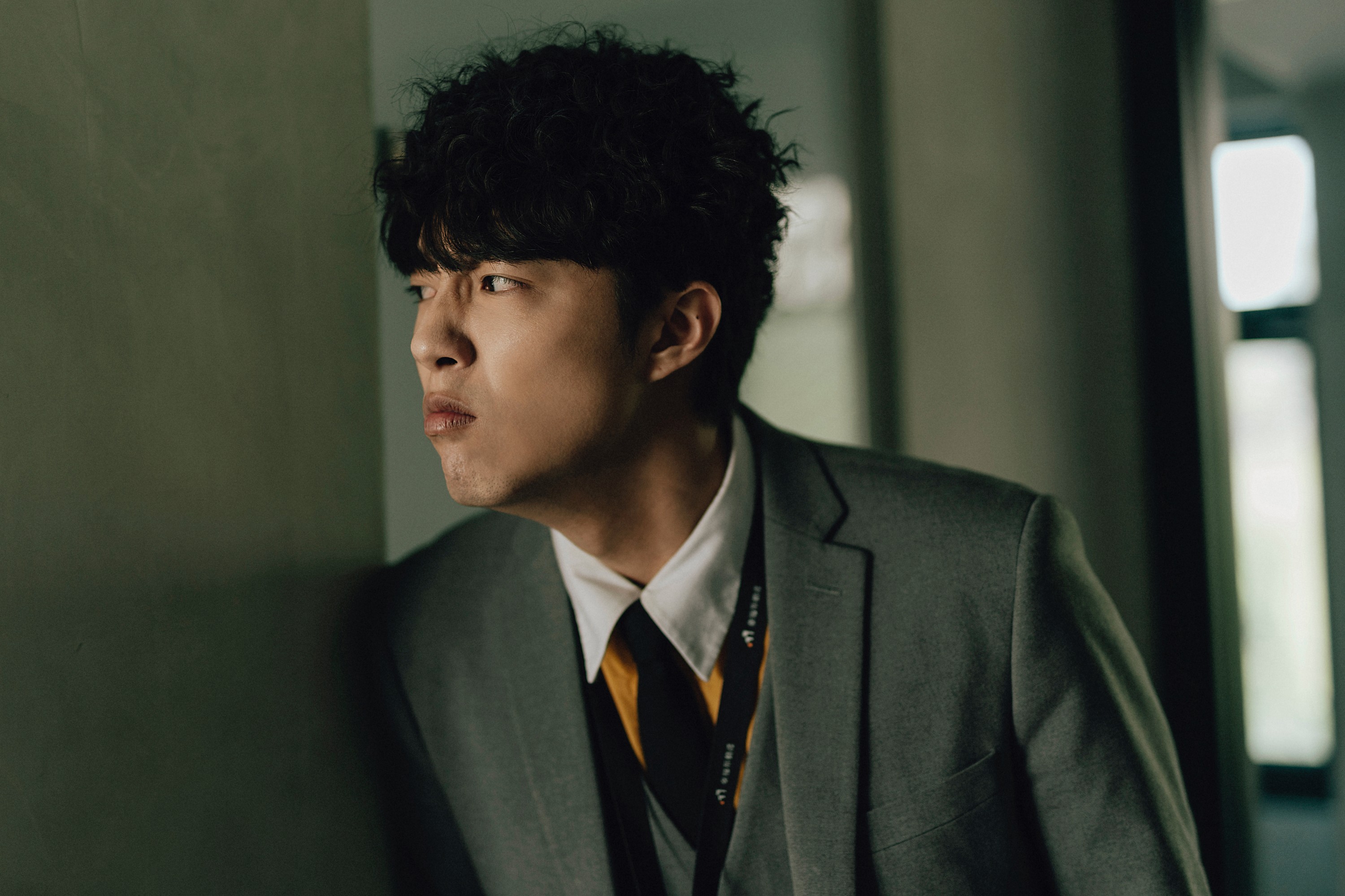 劇中蔡凡熙被陳庭妮當凶宅犬。（逆光電影股份有限公司提供）