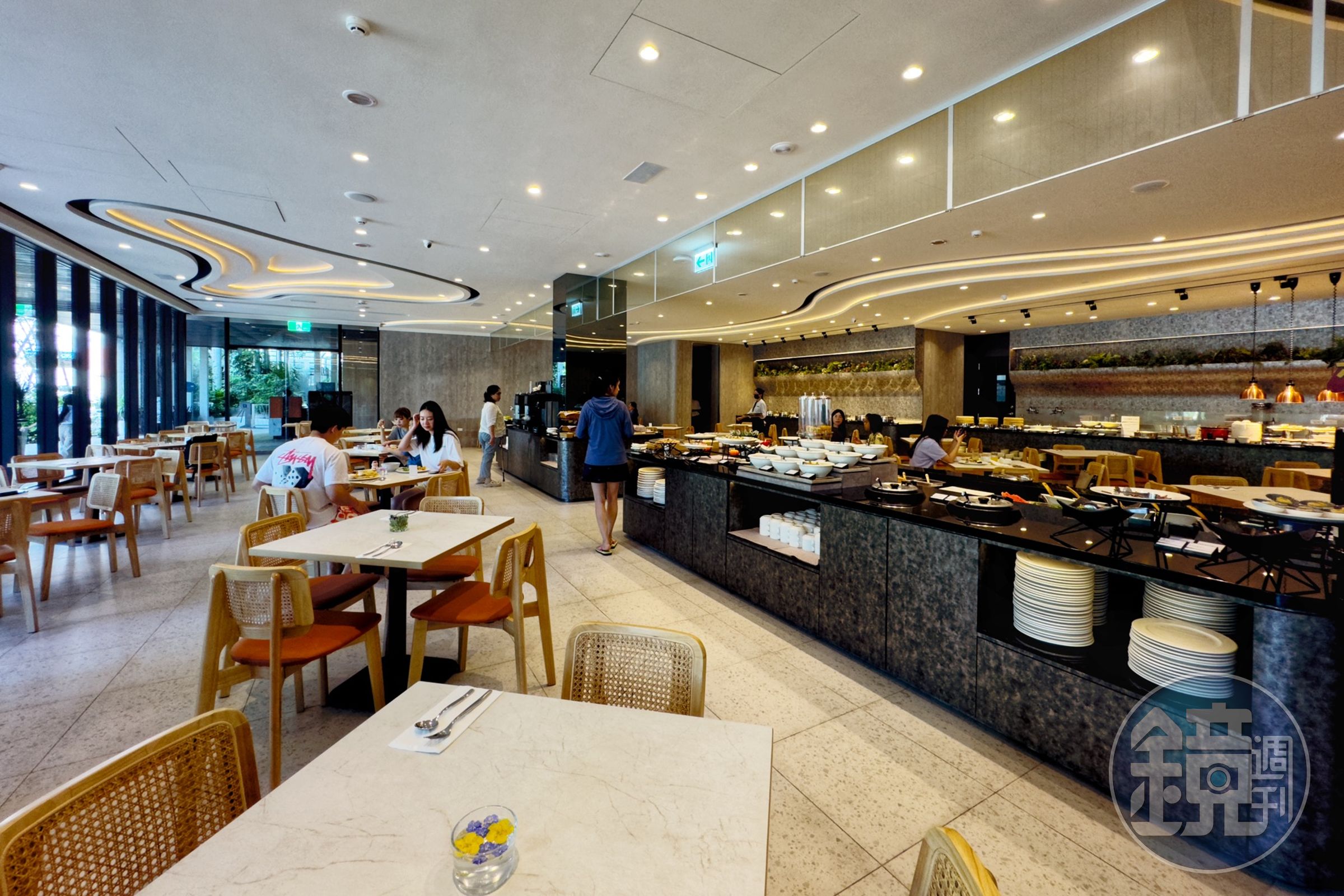 飯店早餐供應至下午13:30,讓客人可以睡到自然醒,再悠閒享用早午餐。