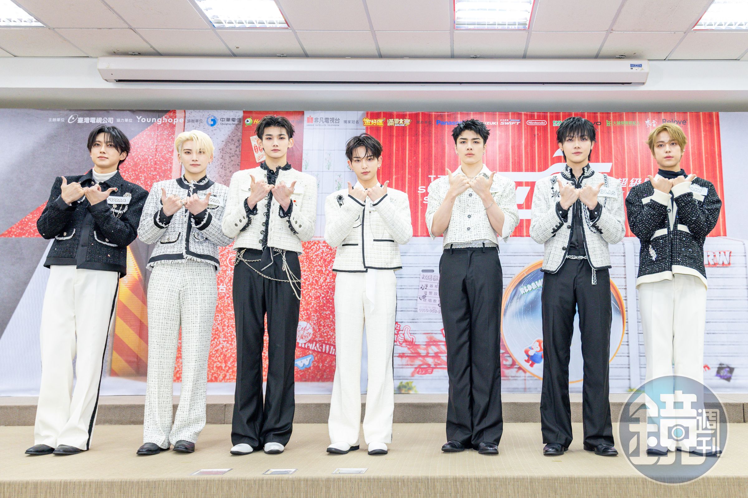 &TEAM隊長EJ與K未能參與本次台視紅白表演，成員們表示一定會全力以赴，帶來不同魅力的表演。左起FUMA、YUMA、JO、HAURA、MAKI、NICHOLAS、TAKI。