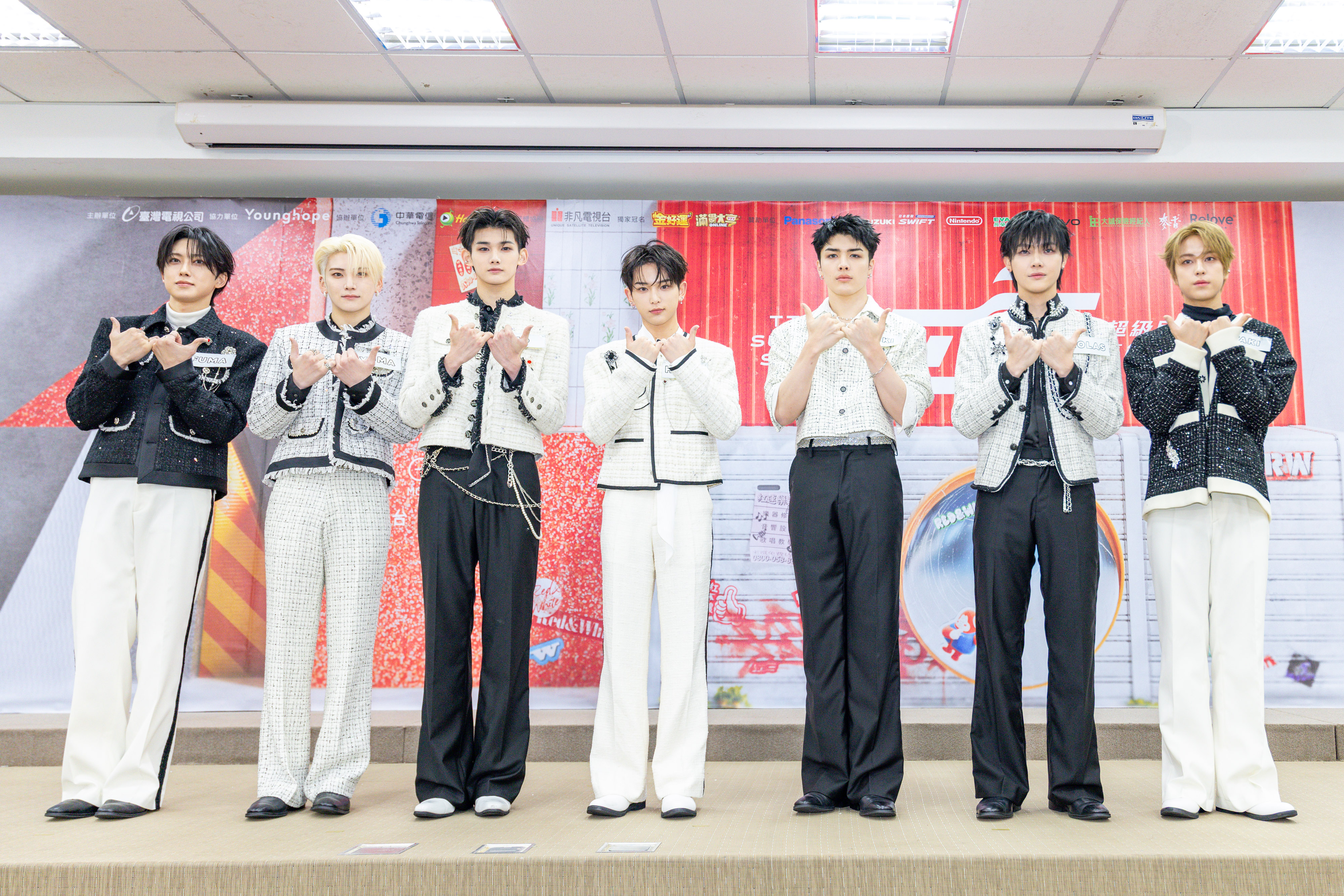 &TEAM隊長EJ與K未能參與本次台視紅白表演，成員們表示一定會全力以赴，帶來不同魅力的表演。左起FUMA、YUMA、JO、HAURA、MAKI、NICHOLAS、TAKI。