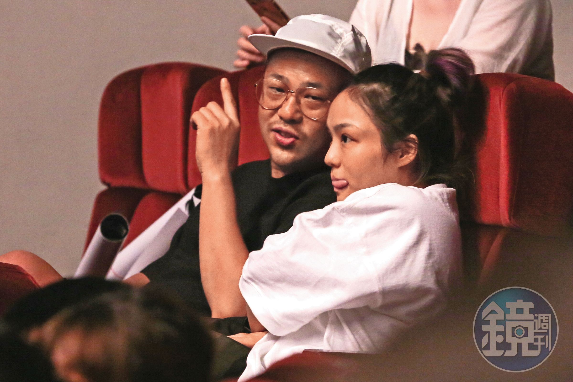 徐佳瑩（右）、比爾賈（左）公開戀情之後，2017年甜蜜現身盧廣仲的演唱會。
