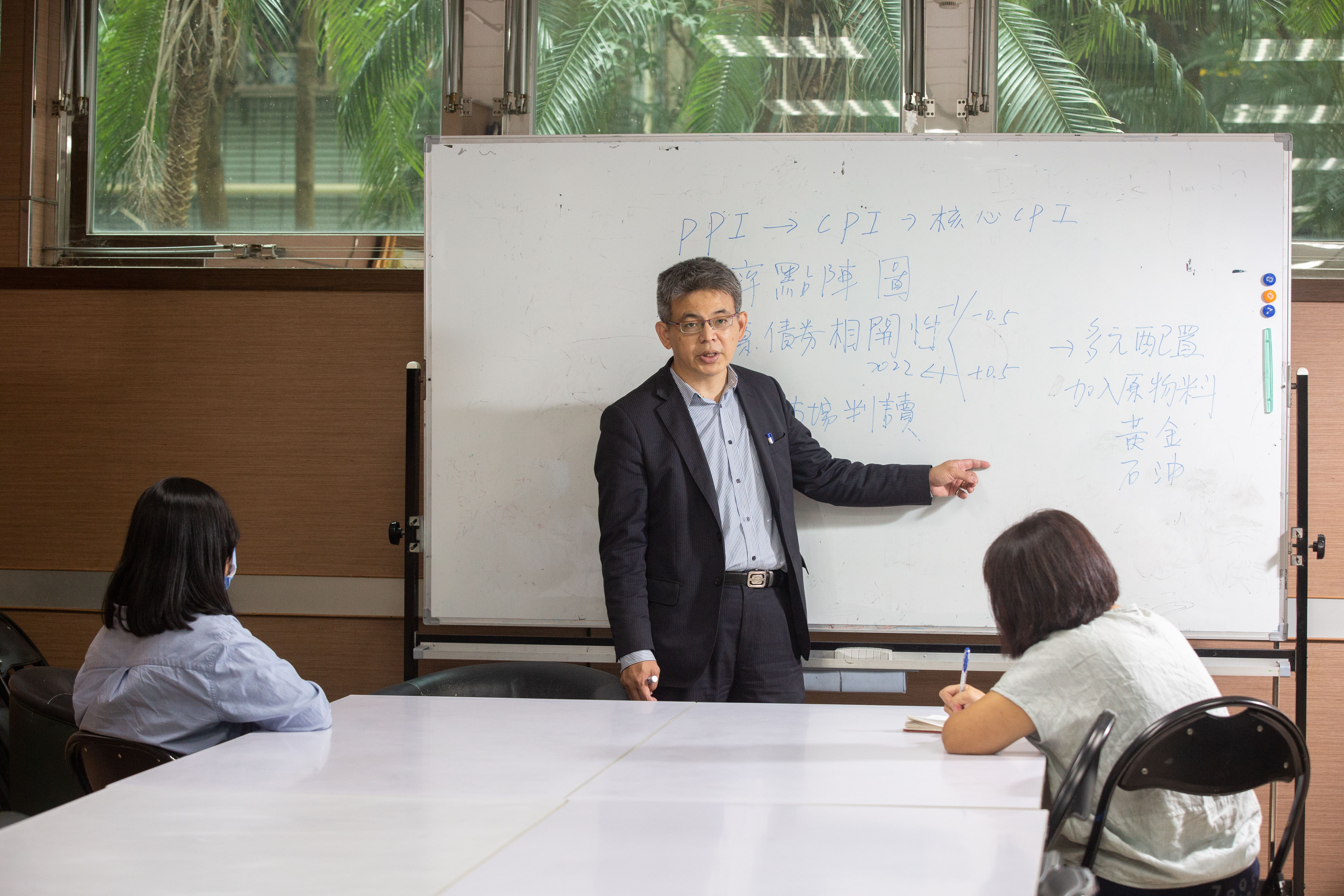 廖仁傑偏好金控龍頭股，兆豐金、國泰金都是他長期存股標的。