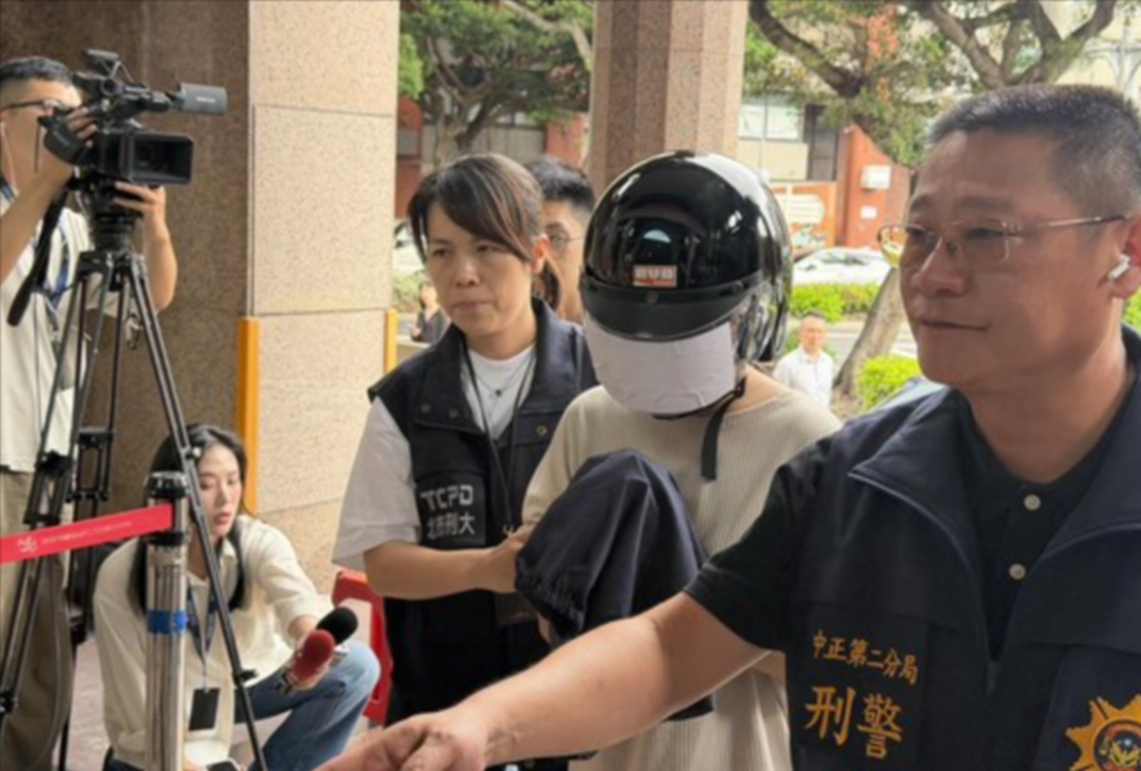 狠夫、槍手小三雙雙送進看守所 二人落網互推罪責