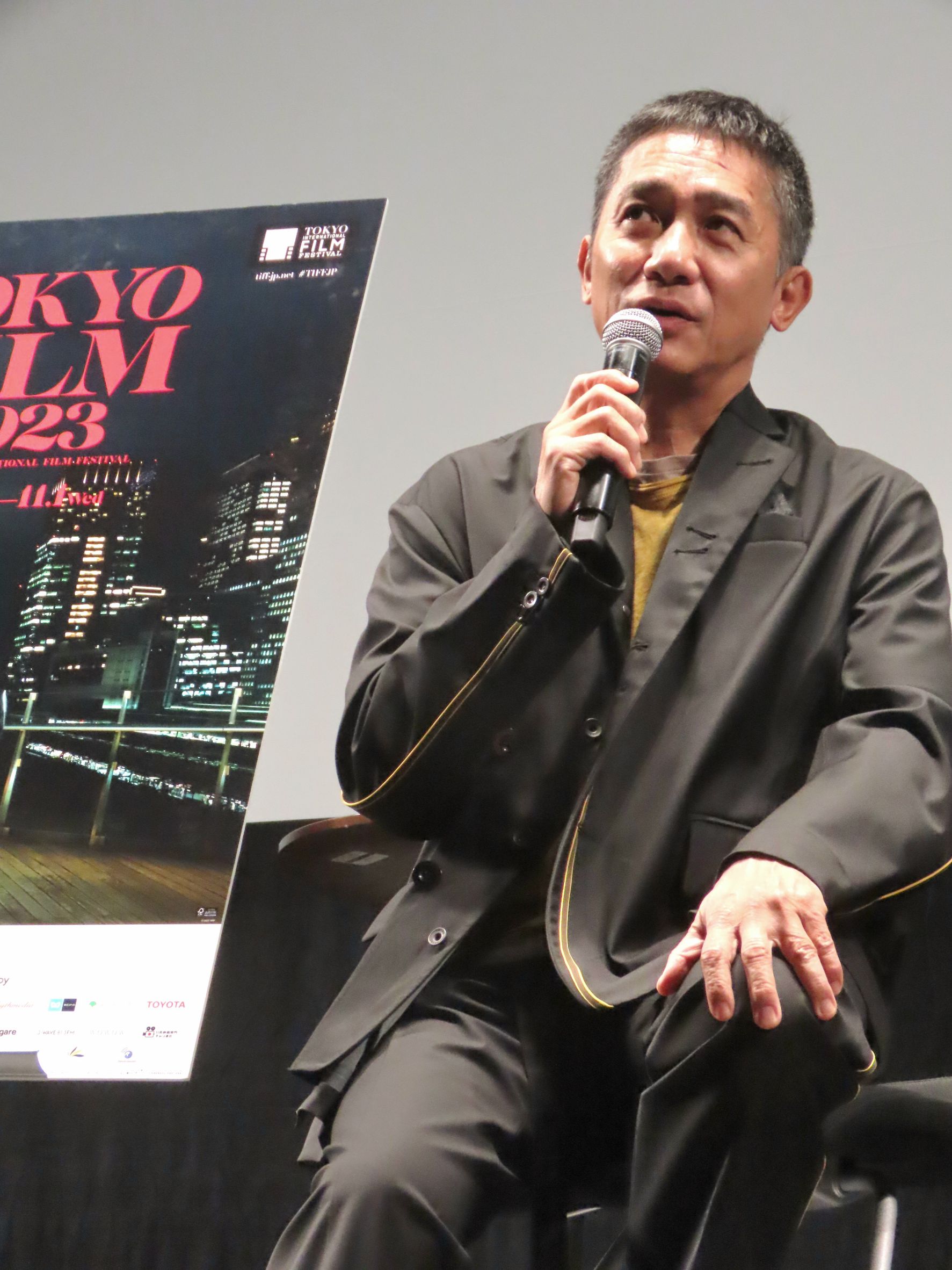 梁朝偉在和王家衛導演合作後,慢慢找到屬於自己的表演方式。