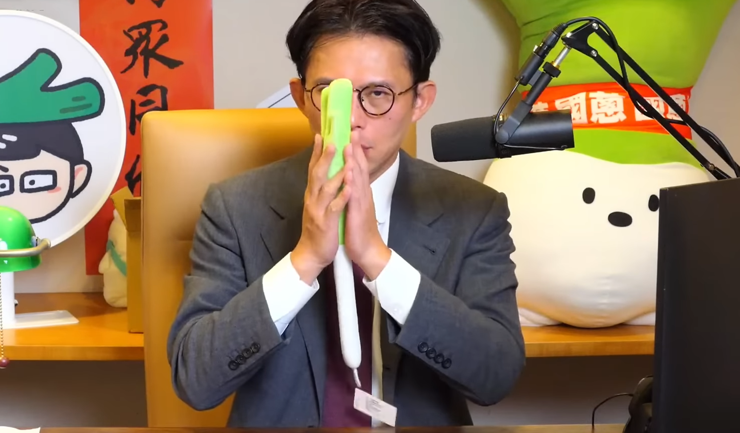 黃國昌昨晚開直播時向店家道歉,坦言自己做了不好的示範,害店家被刷了很多負評。(翻攝自黃國昌臉書)