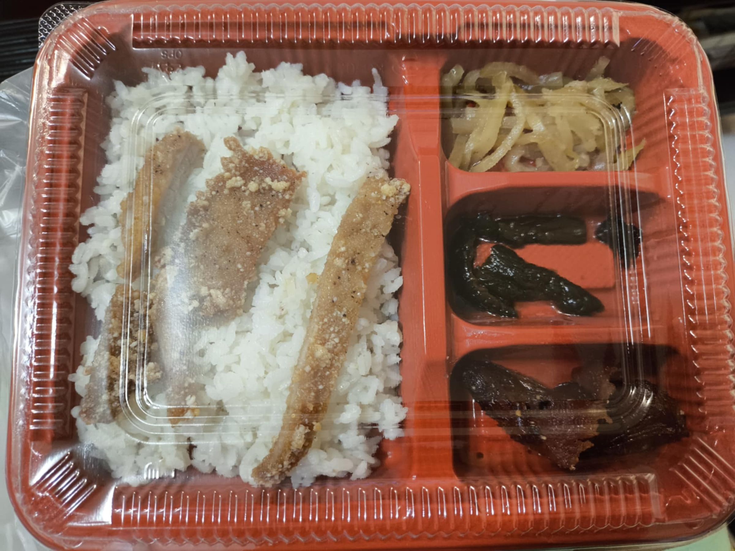 69元的便當，分量讓民眾直喊太扯。（翻攝自爆料公社）