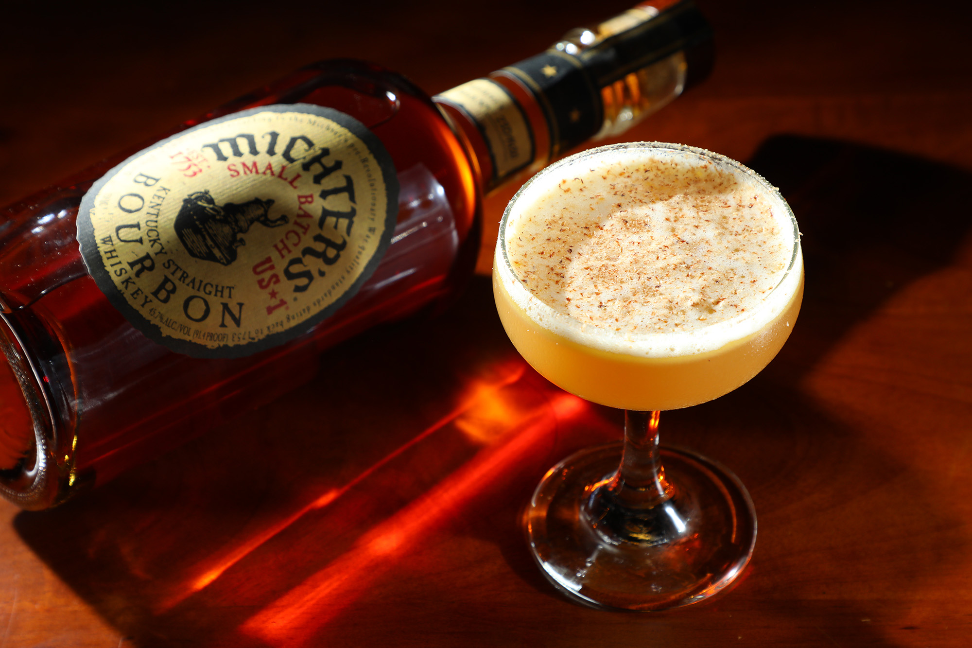 「Olive Oil Sour」覆上厚厚奶蓋,喝來口感滑順,層次豐富。(港幣160元/杯,約NT$637)