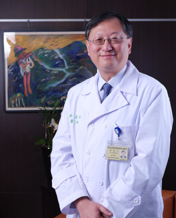 臺大醫院新竹分院院長余忠仁認為,肺癌在這20年來在治療上有非常顯著的進步,他也提到適切治療的重要性,存活率跟病人是否能取得更好藥物、醫師是否有能力提供更好治療、設備是否精良等息息相關。