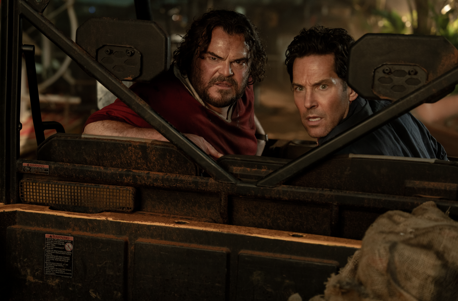 傑克布萊克（左）與保羅路德（右）一對難兄難弟，異想天開跑去亞馬遜叢林拍攝動物災難片，結果真的被他們碰上超級災難。（索尼影業提供）