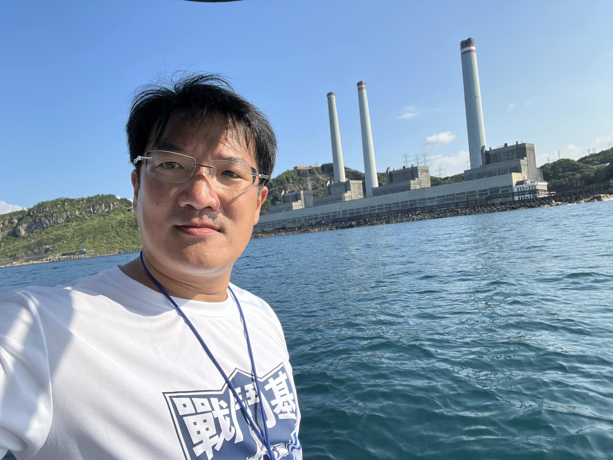 張淵翔（圖）涉嫌利用戶政系統、非法使用個資，藉此偽造罷免提議書，他今天向基隆市長謝國樑提出請辭，目前已經獲准。（翻攝自張淵翔臉書）