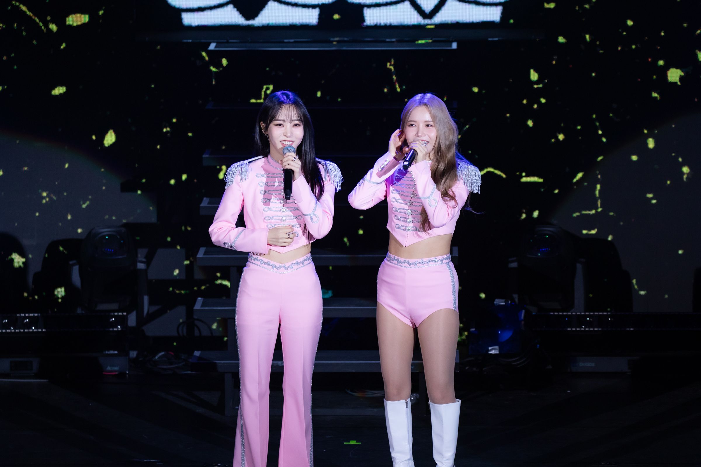 由頌樂、玟星組成的小分隊「MAMAMOO+」今（22日）在台北TICC舉行午、晚場粉絲演唱會。（星月文創提供）
