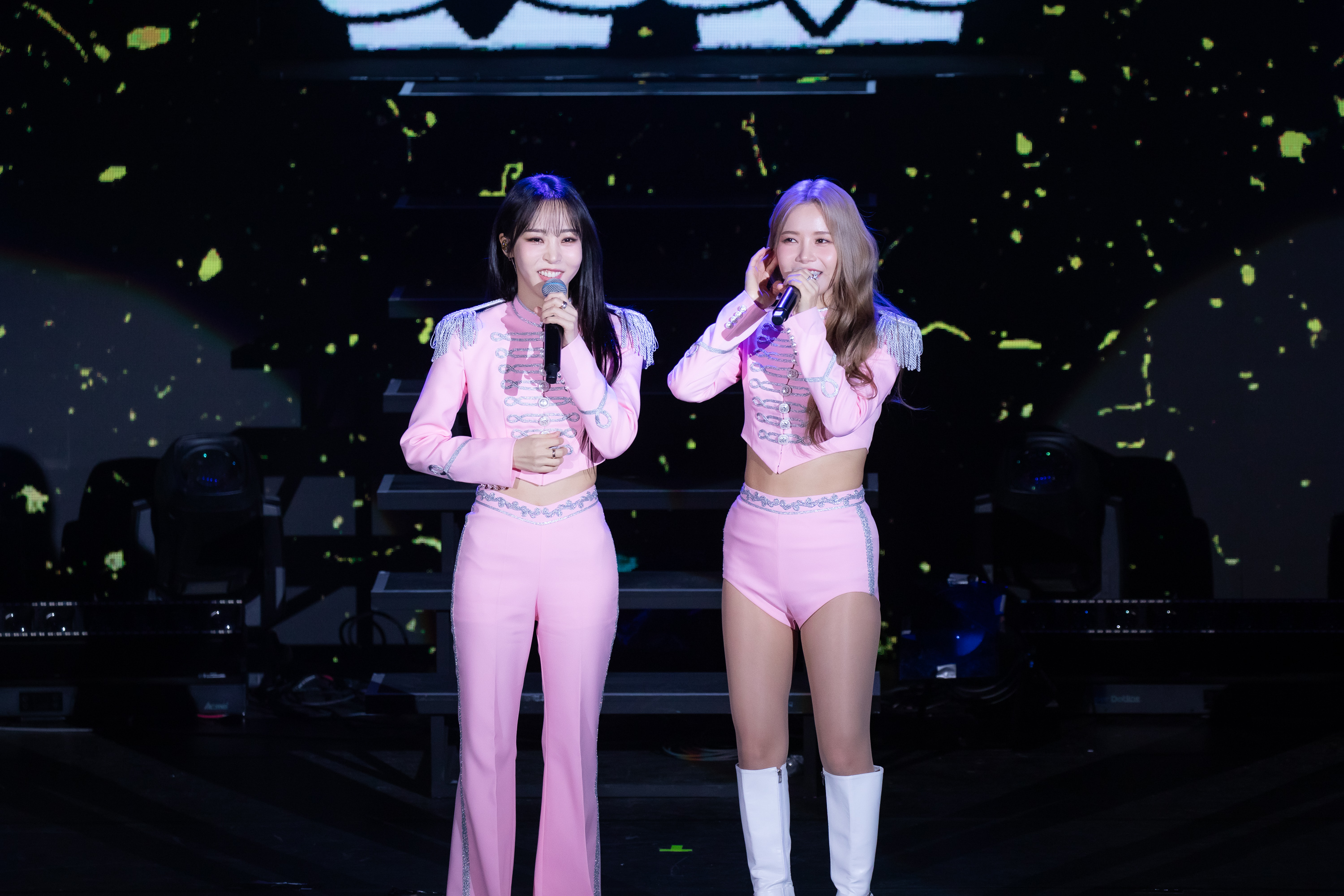 由頌樂、玟星組成的小分隊「MAMAMOO+」今（22日）在台北TICC舉行午、晚場粉絲演唱會。（星月文創提供）