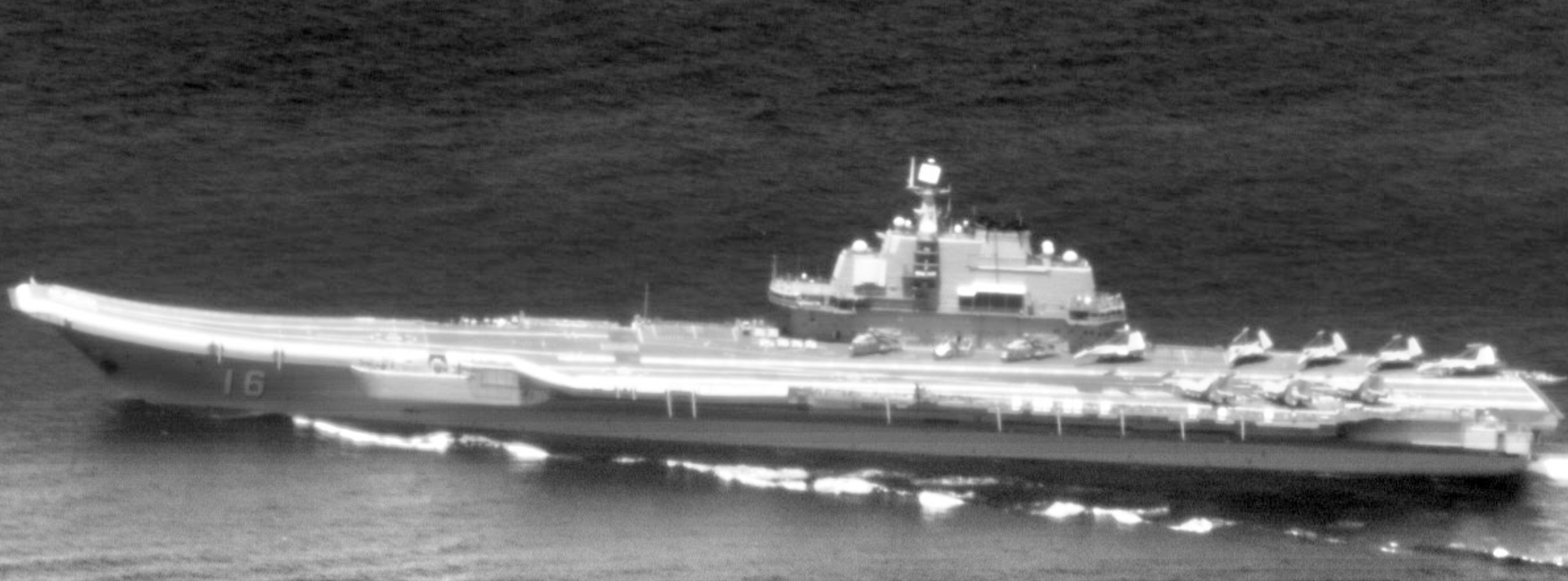 中國航空母艦「遼寧號」航經台海。(國防部提供)