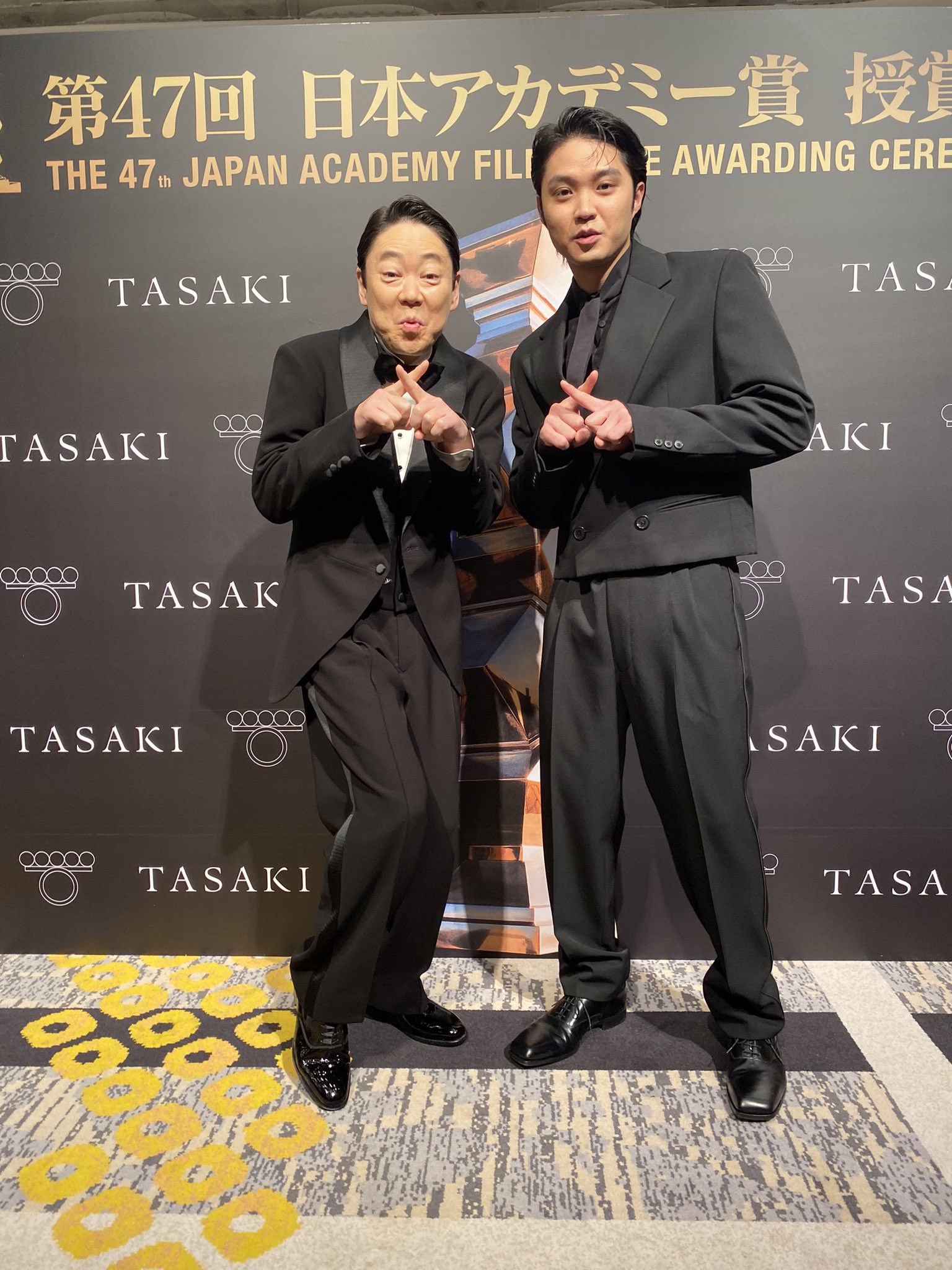 阿部貞夫與磯村勇斗在日前參與第47屆日本奧斯卡頒獎典禮後,兩人同框合照。(翻攝磯村勇斗 X)
