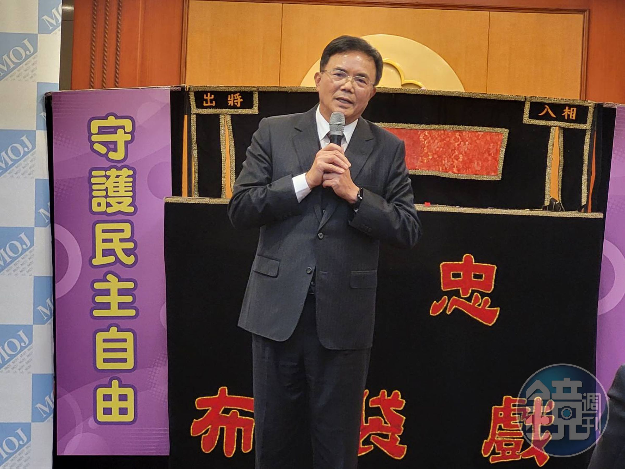 檢察總長邢泰釗出席「反賄選逗陣來、反介選為將來」宣示記者會。