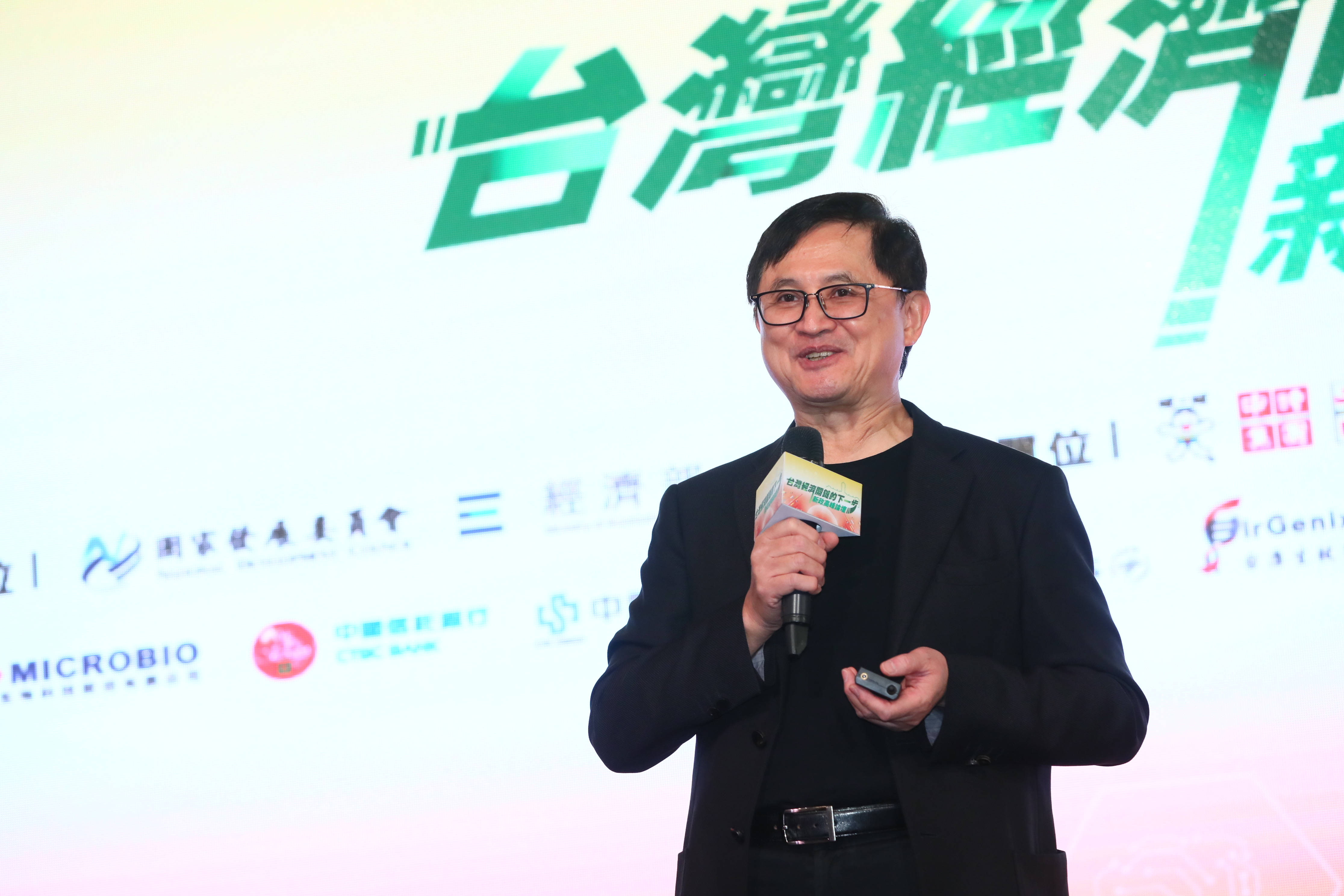 童子賢分析，川普課徵高關稅並無法讓美國「發財」，反而會讓美國消費者受害。（本刊資料照）