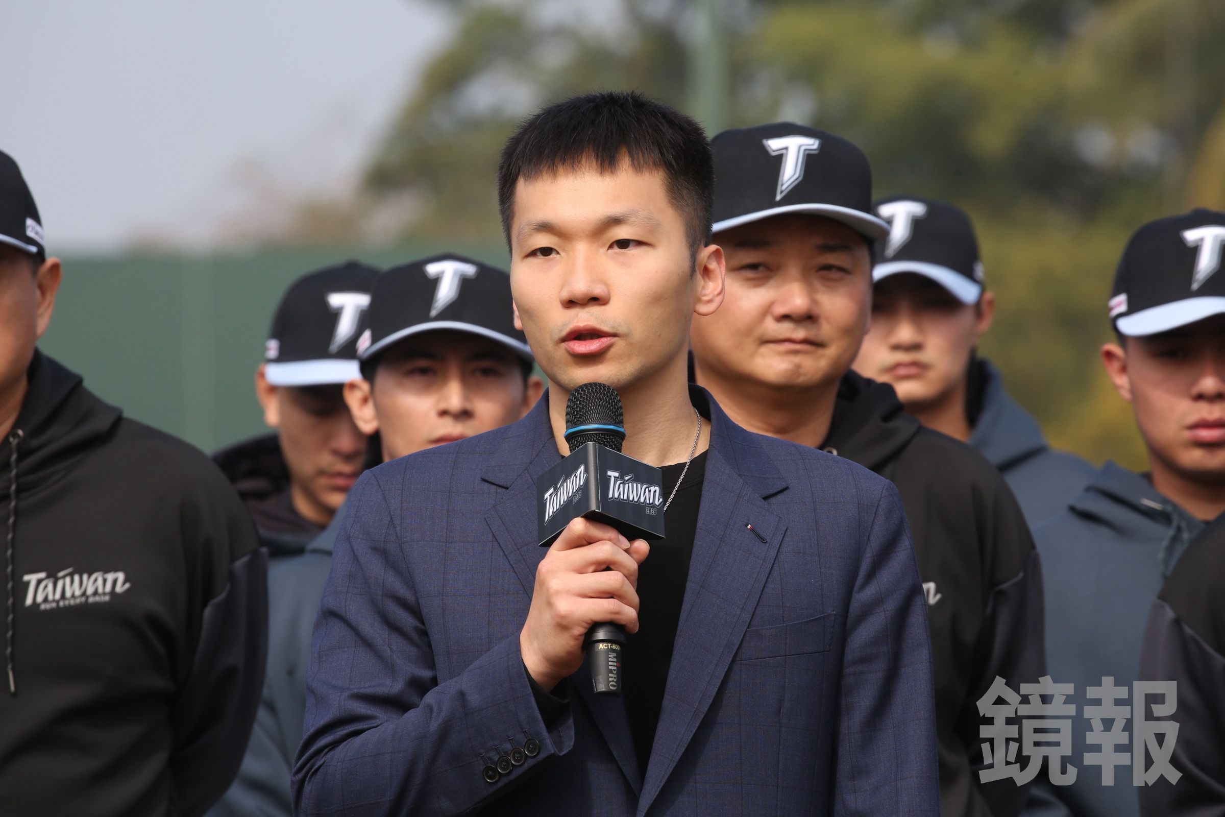 李洋承諾後勤全力支援,要讓選手們無後顧之憂全力拚戰。(鏡報董孟航)